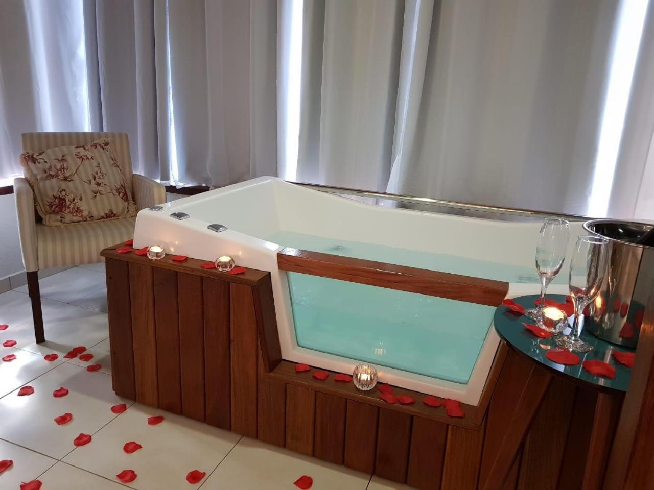 Deluxe Suite with Spa Bath photo 3