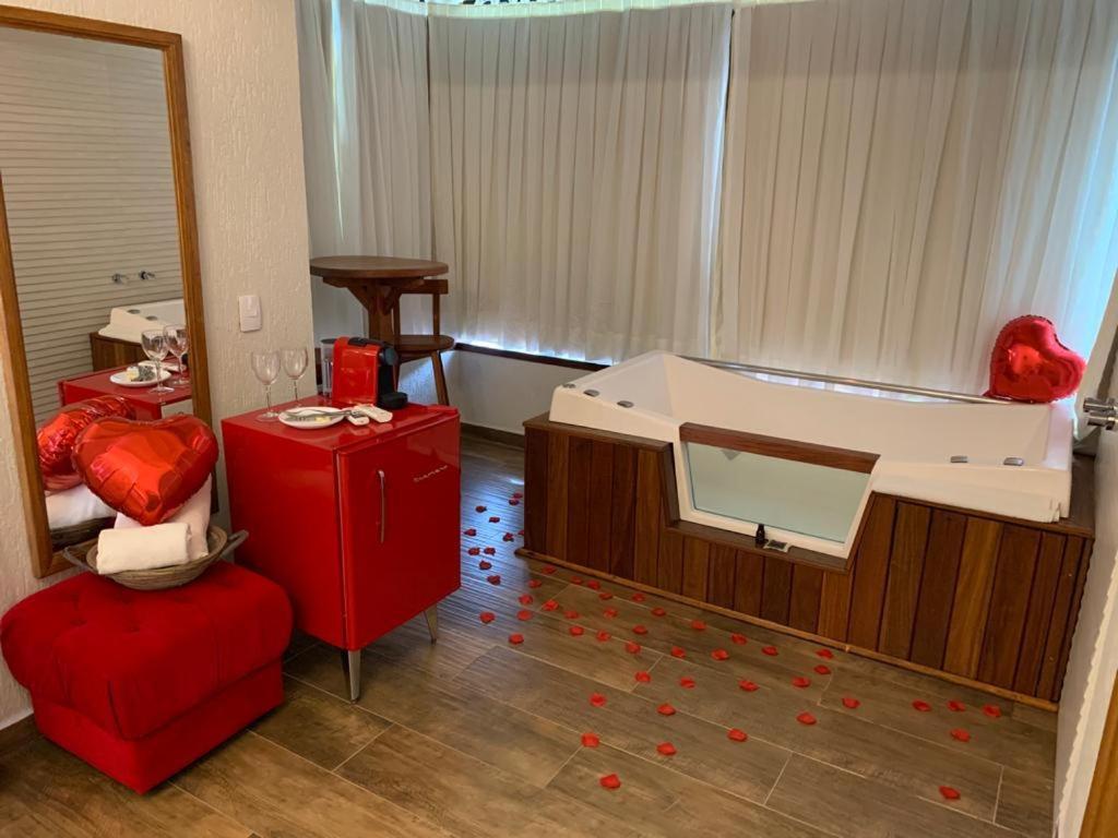 Deluxe Suite with Spa Bath photo 2
