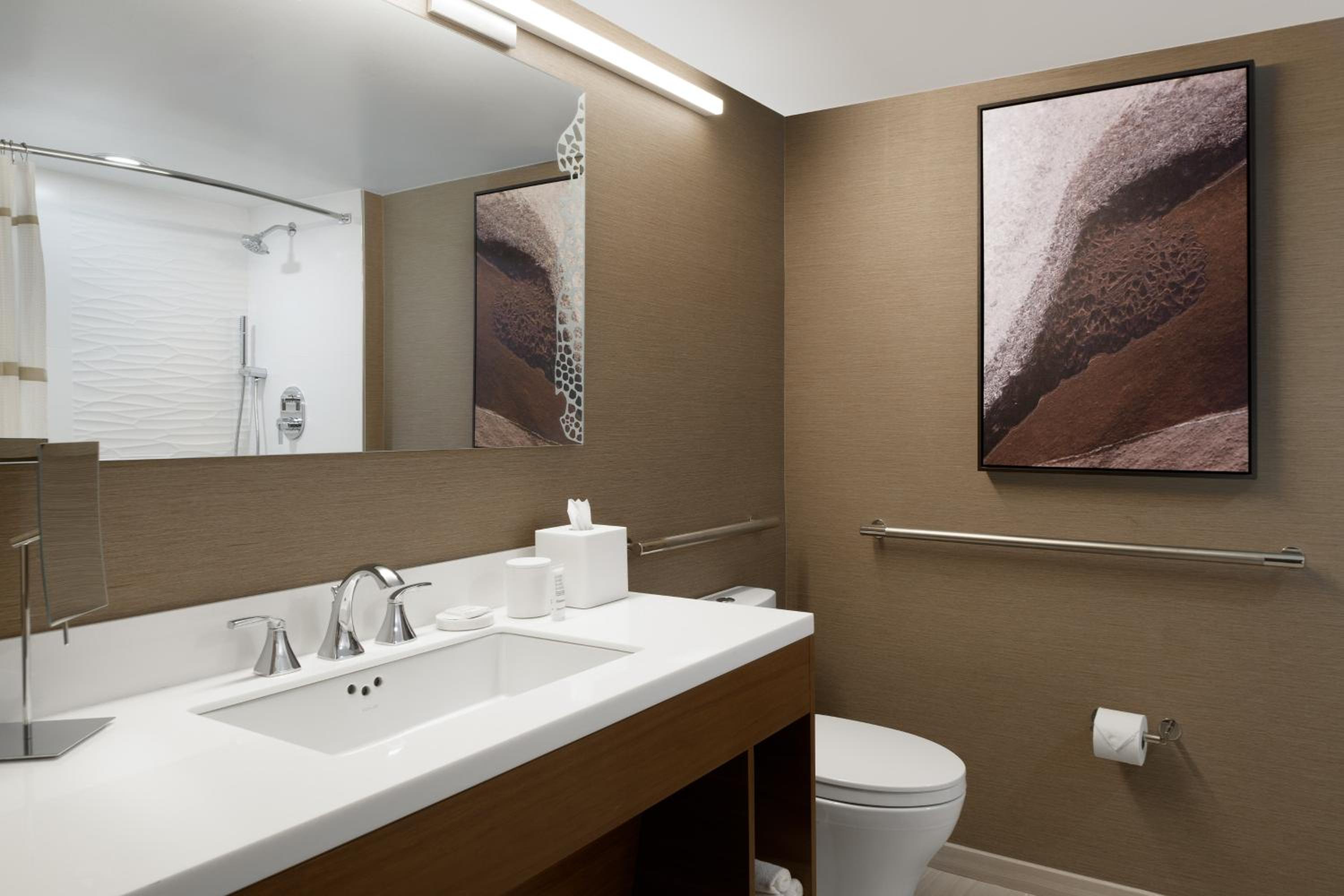 1 King Bed, Concierge Lounge Access, Sofa Bed, High Floor, Guest Room - Photo 11