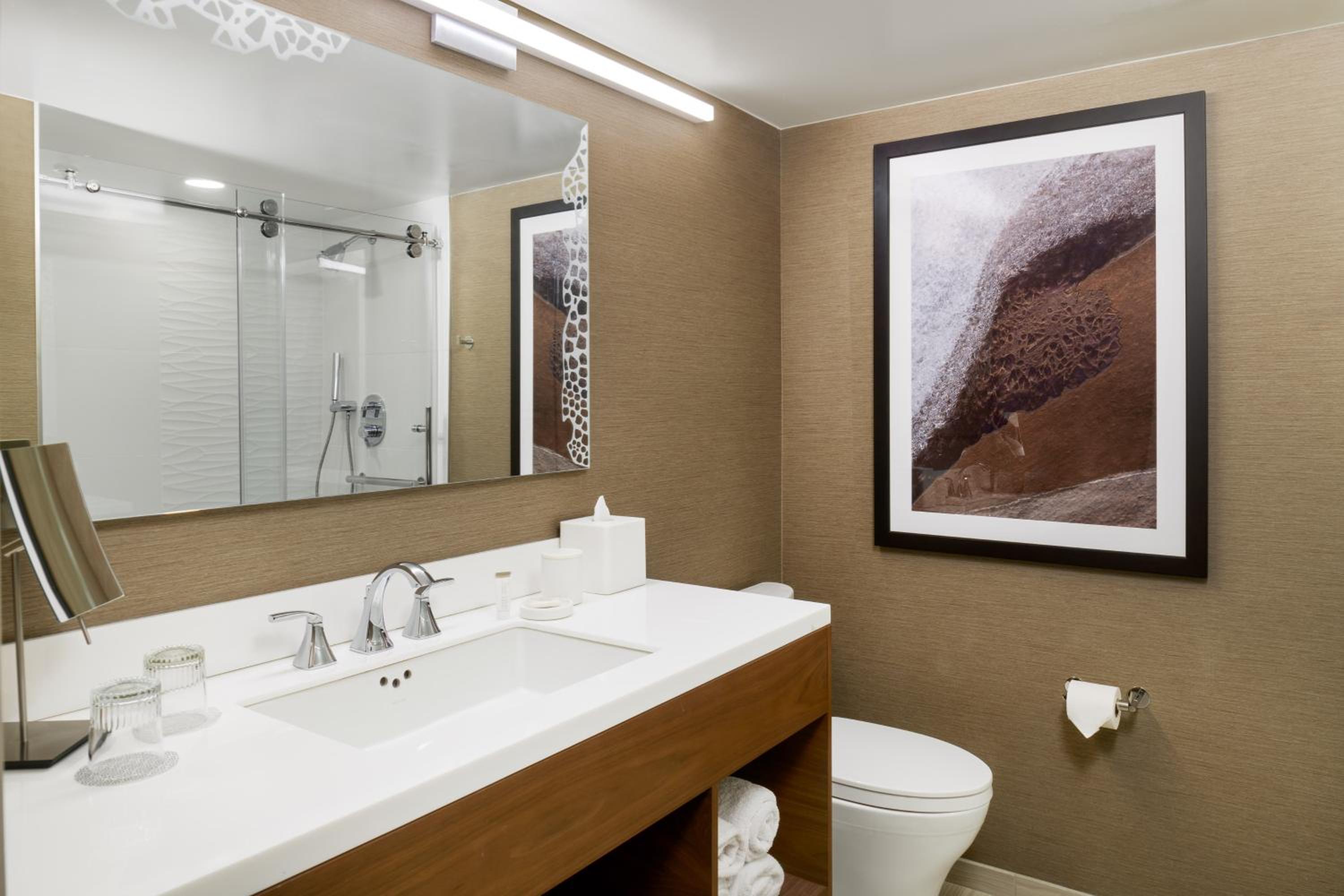 1 King Bed, Concierge Lounge Access, Sofa Bed, High Floor, Guest Room - Photo 10