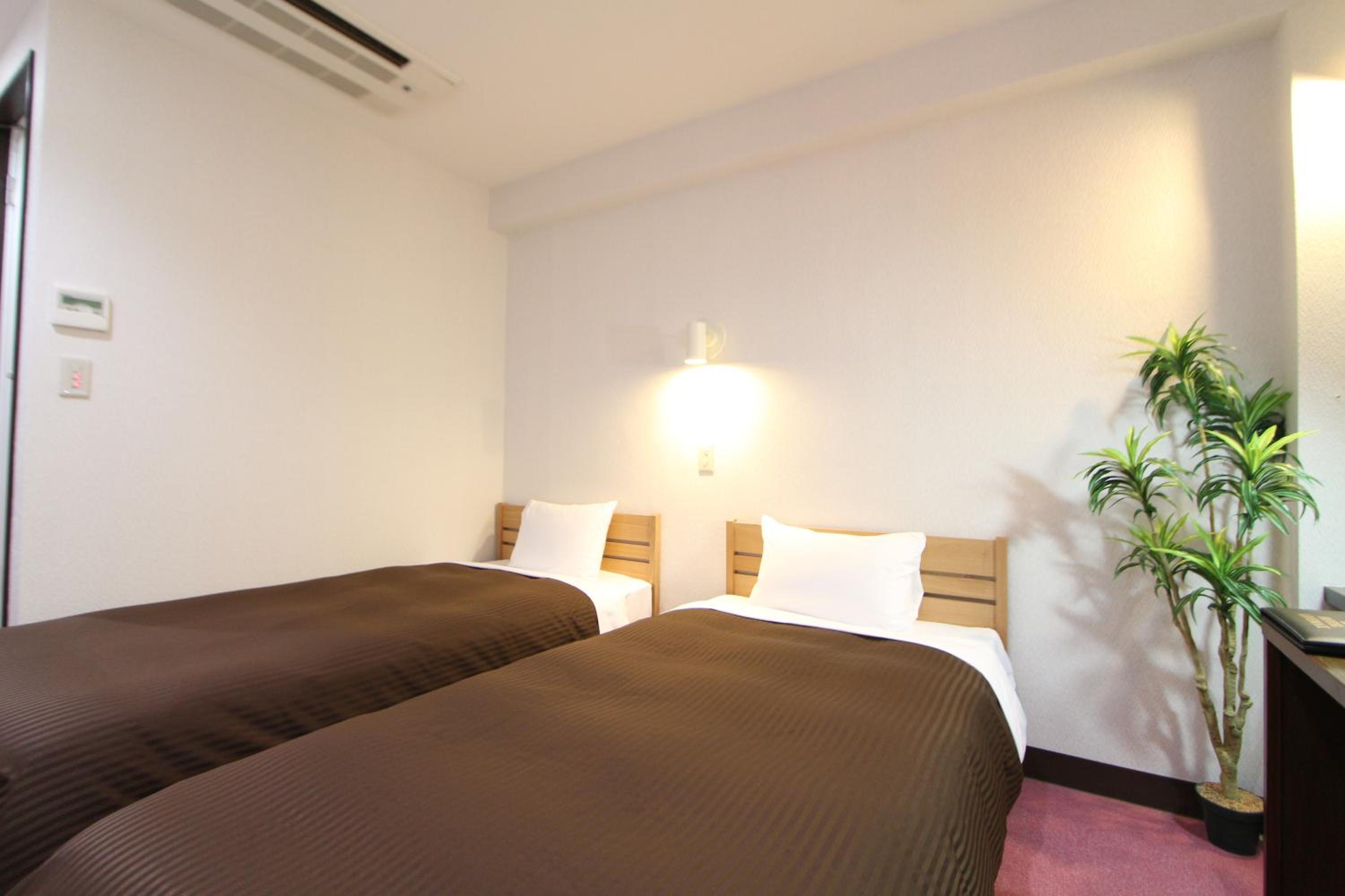 Twin Room - Non-Smoking - Photo 4