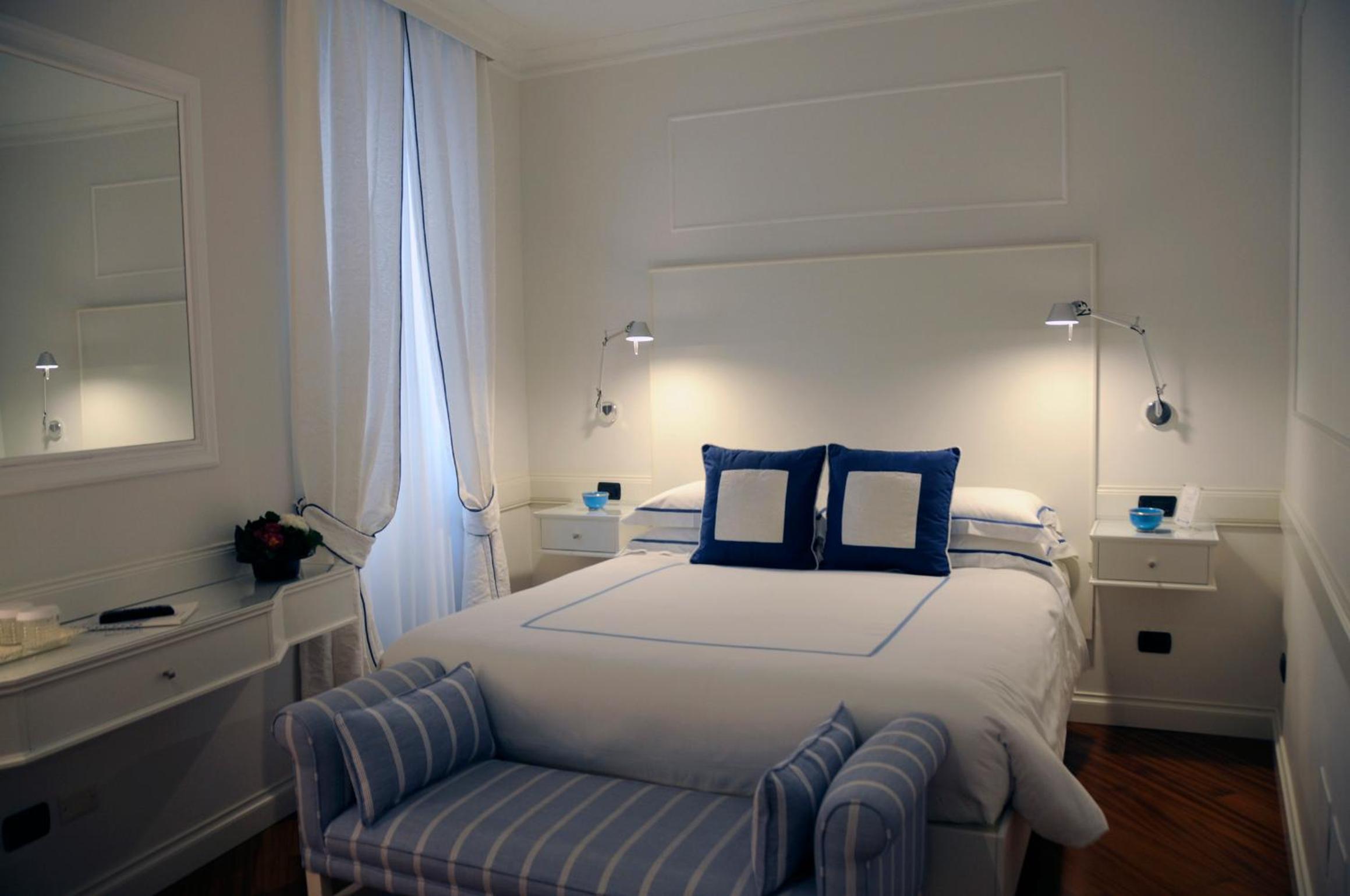 Suite white photo 1