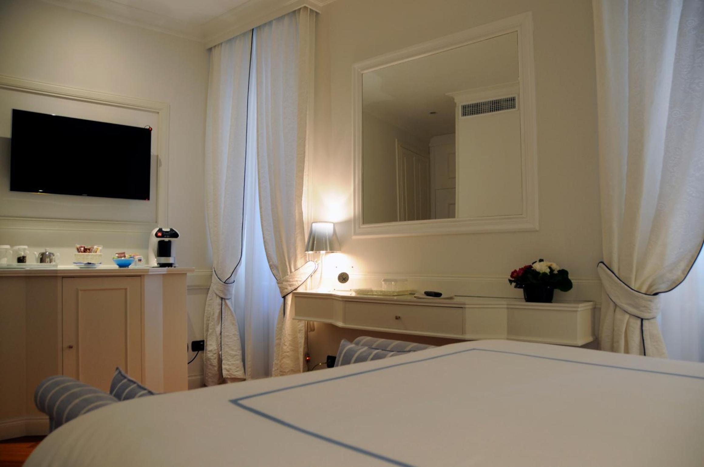 Suite white photo 2