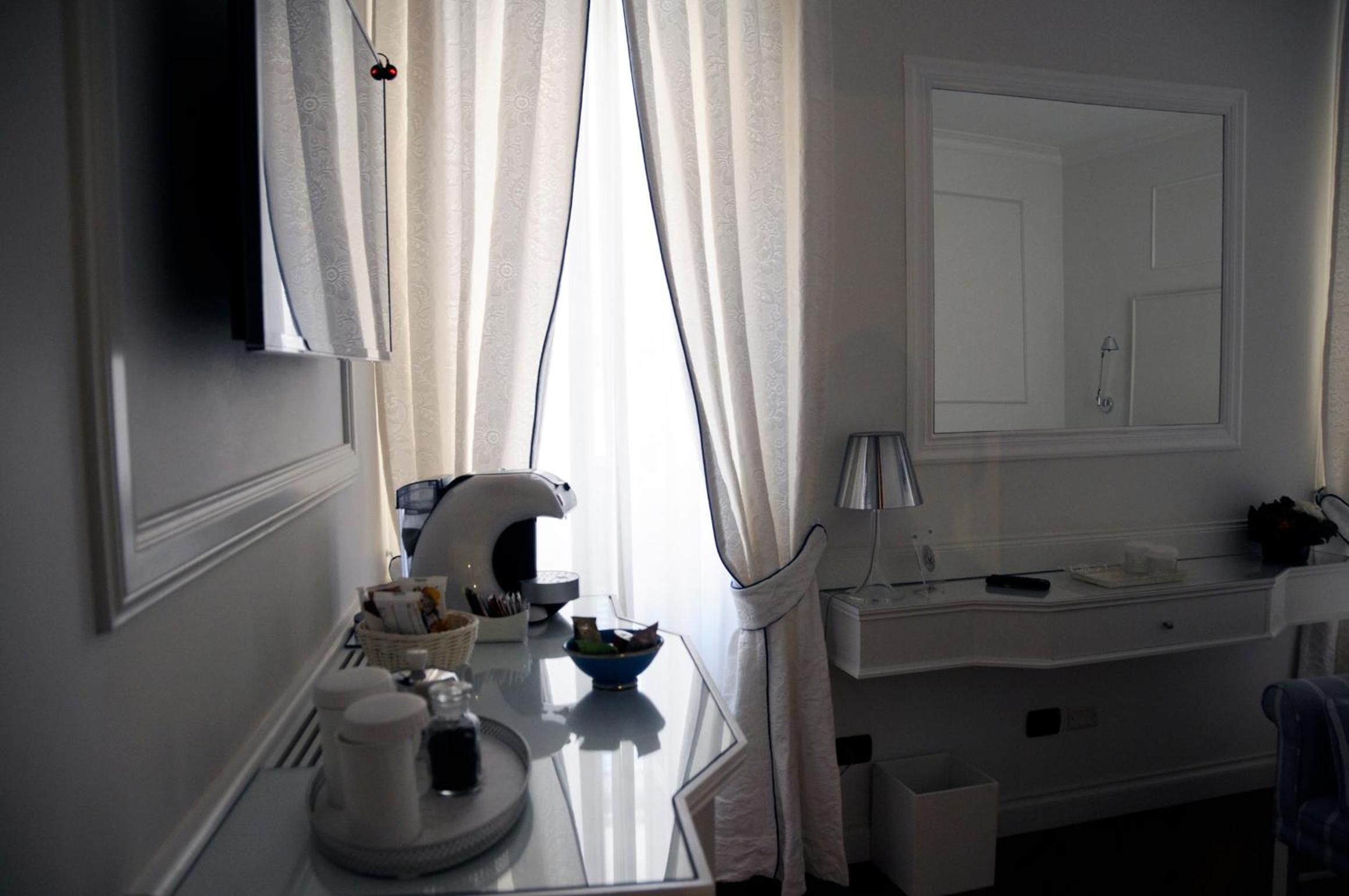 Suite white photo 2