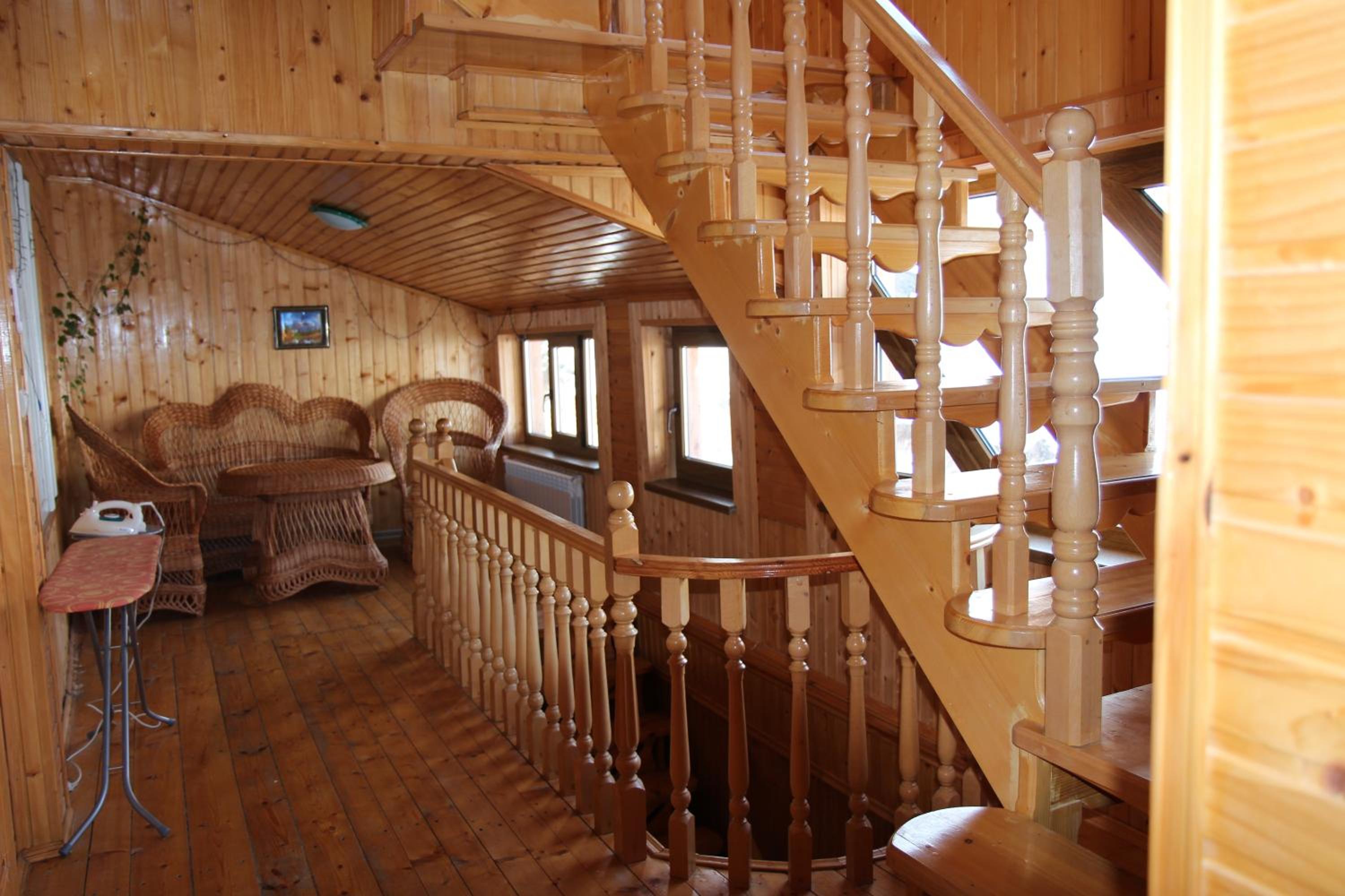 Six-Bedroom House photo 3