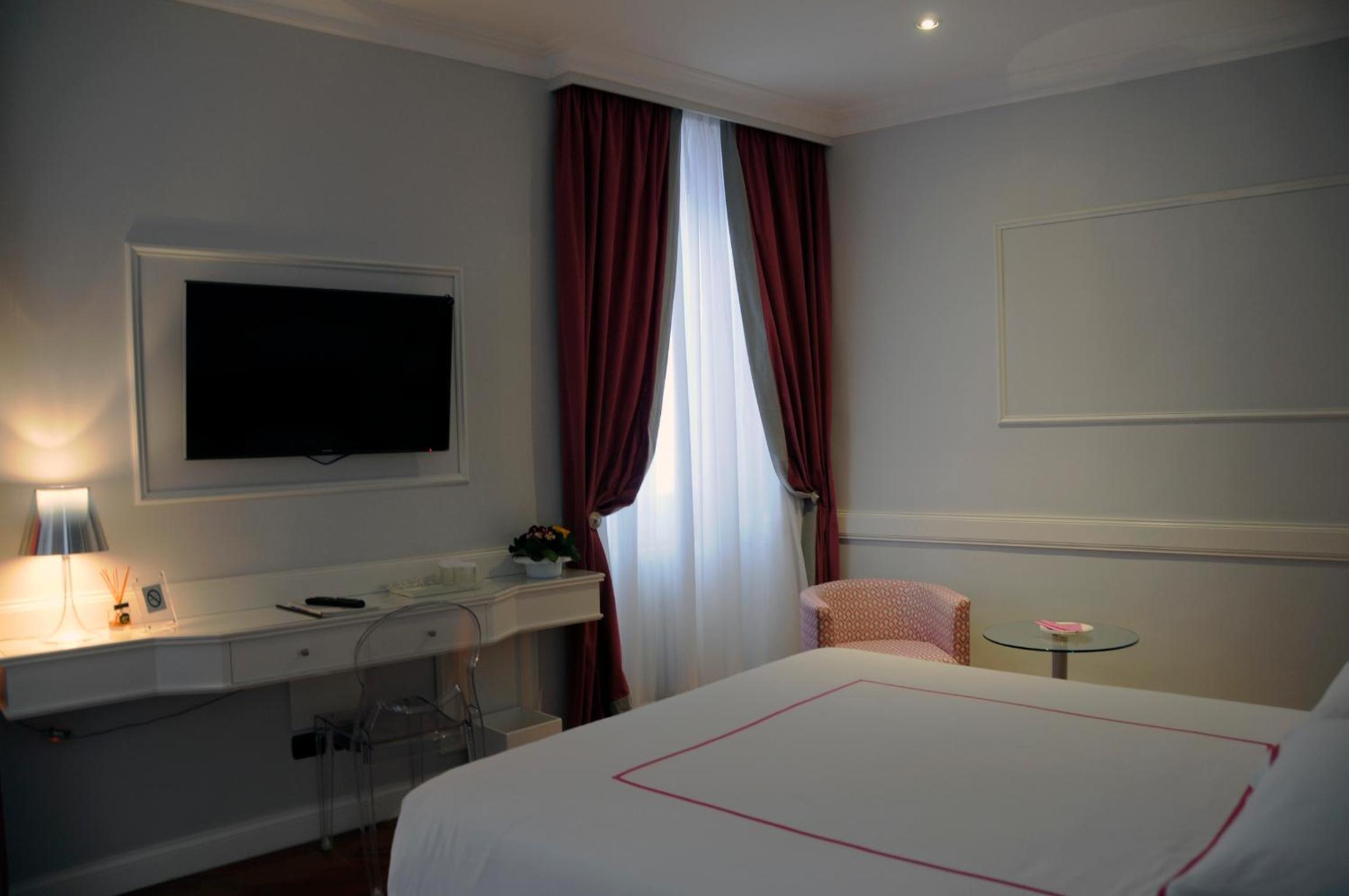 Red Junior Suite photo 1