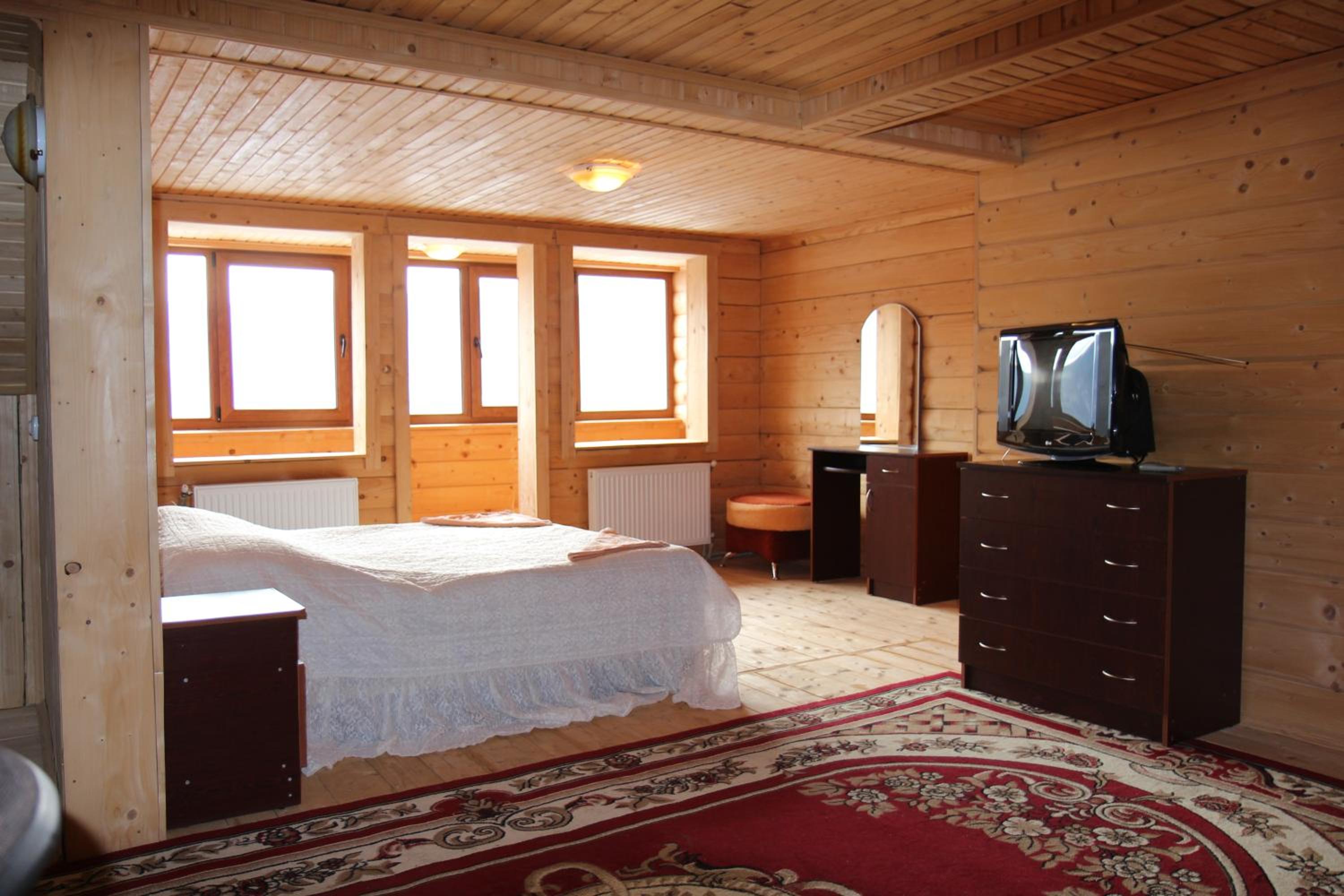 Family Room with Balcony photo 3