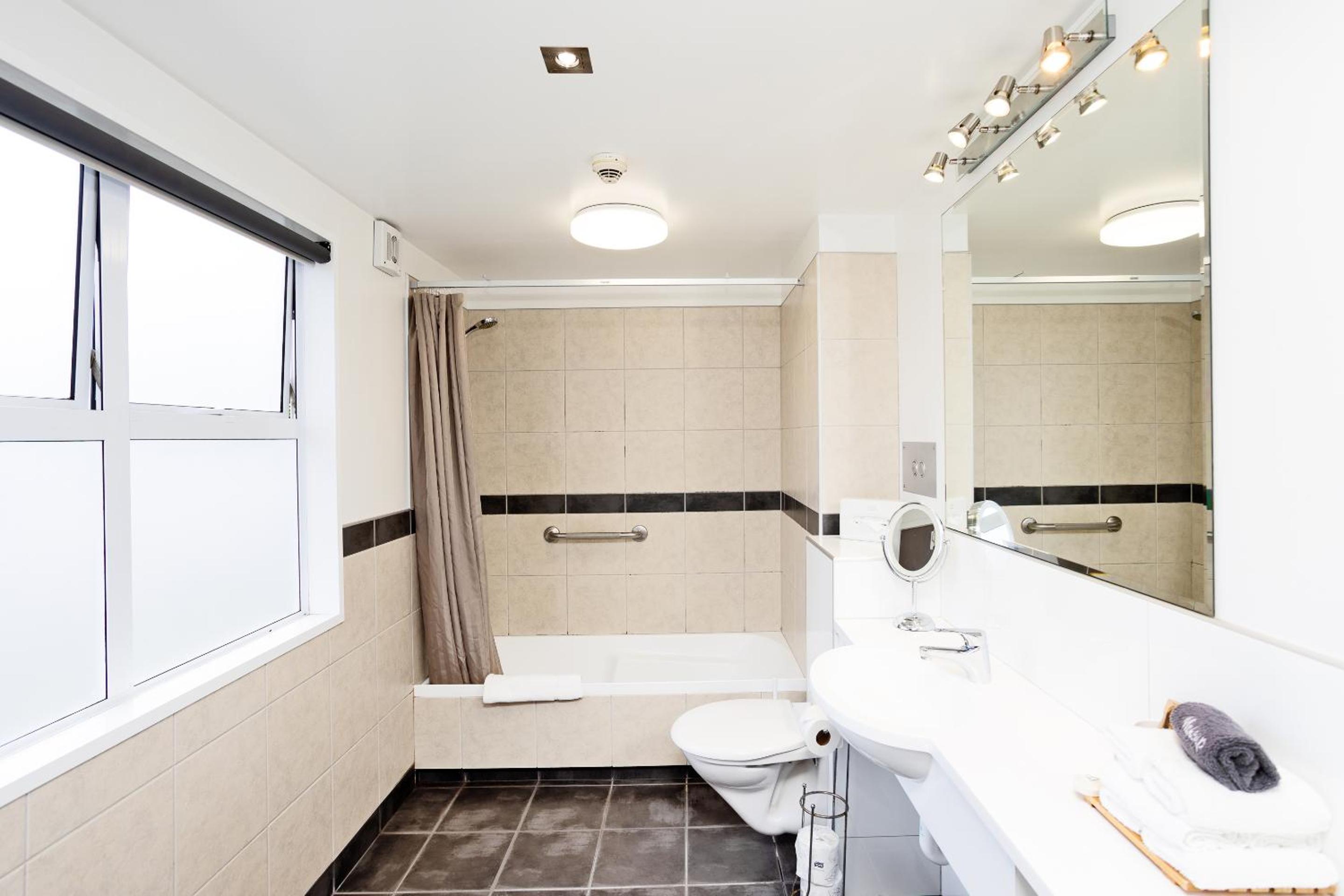 Standard Double or Twin Room - Photo 3