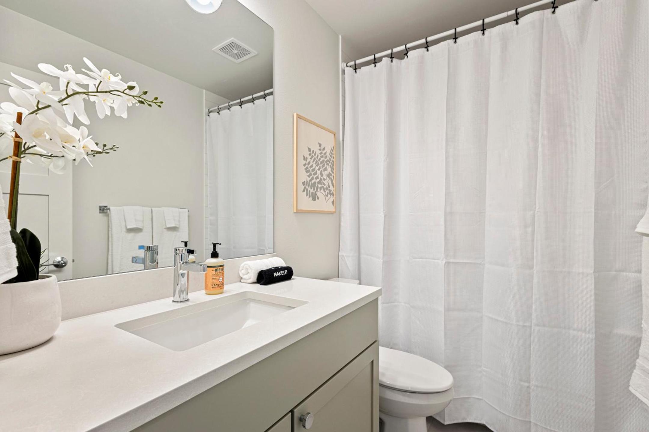 Three-Bedroom House photo 2
