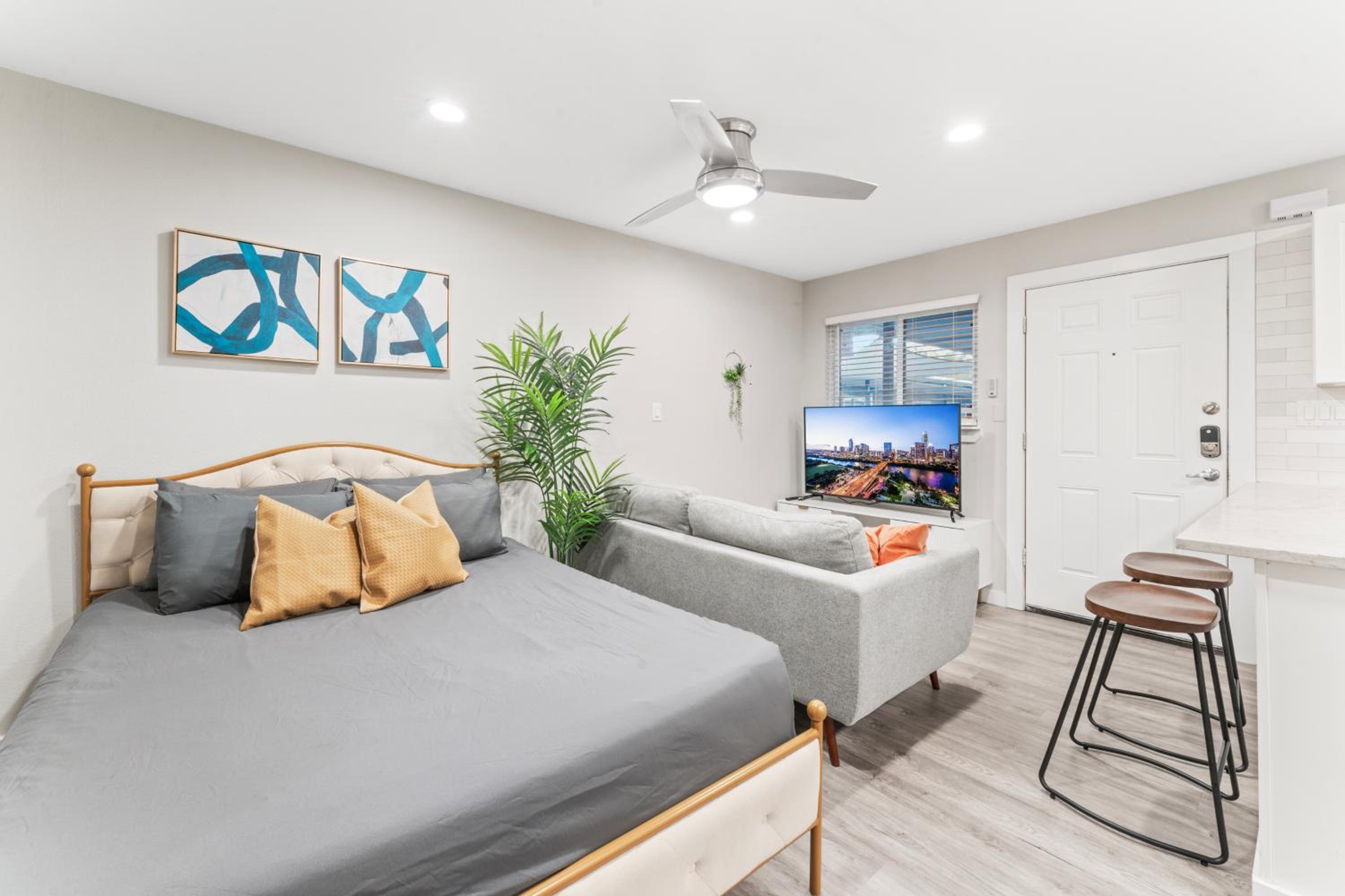 Studio Apartment