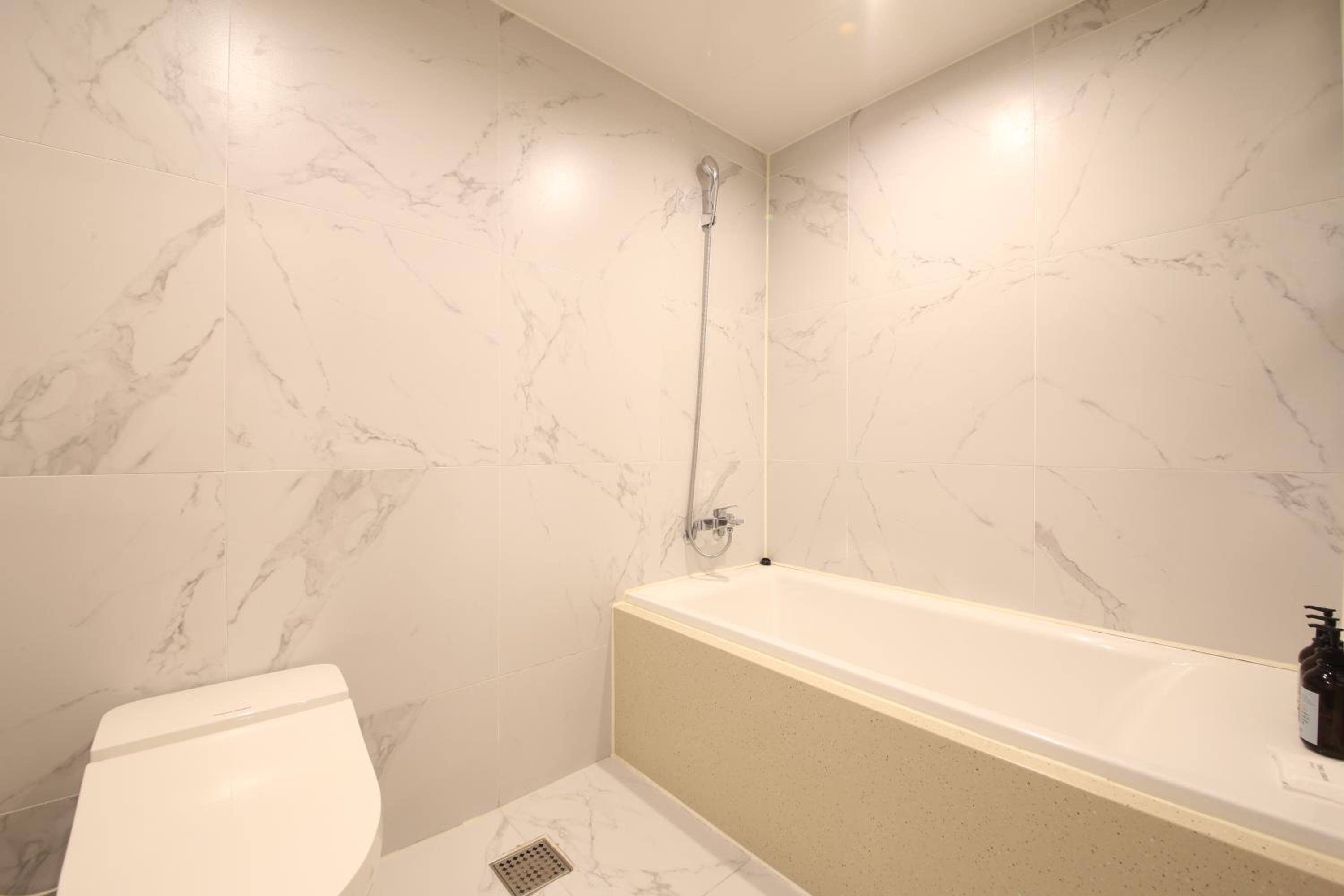 Double Room with 2 High Performance PC - Photo 2