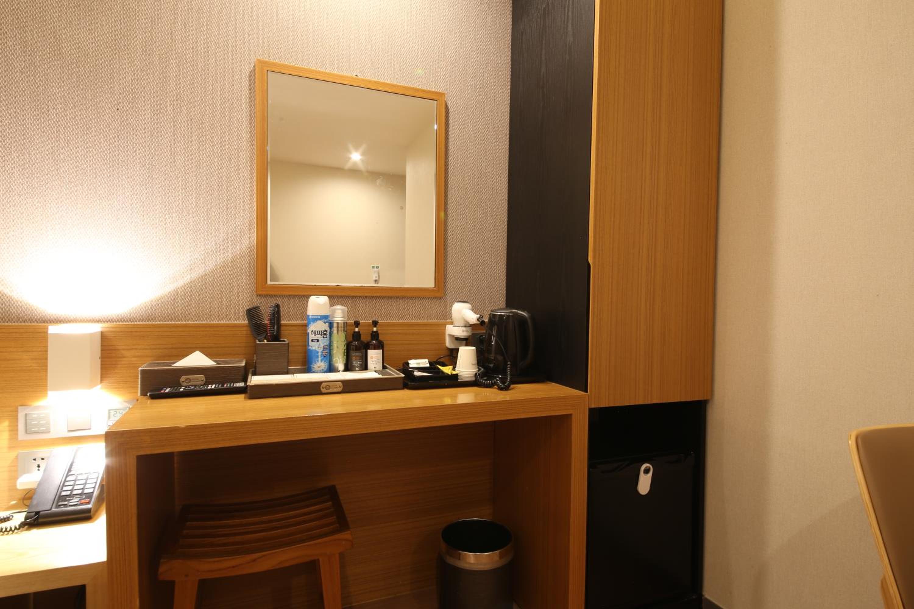 Double Room with 2 High Performance PC - Photo 6