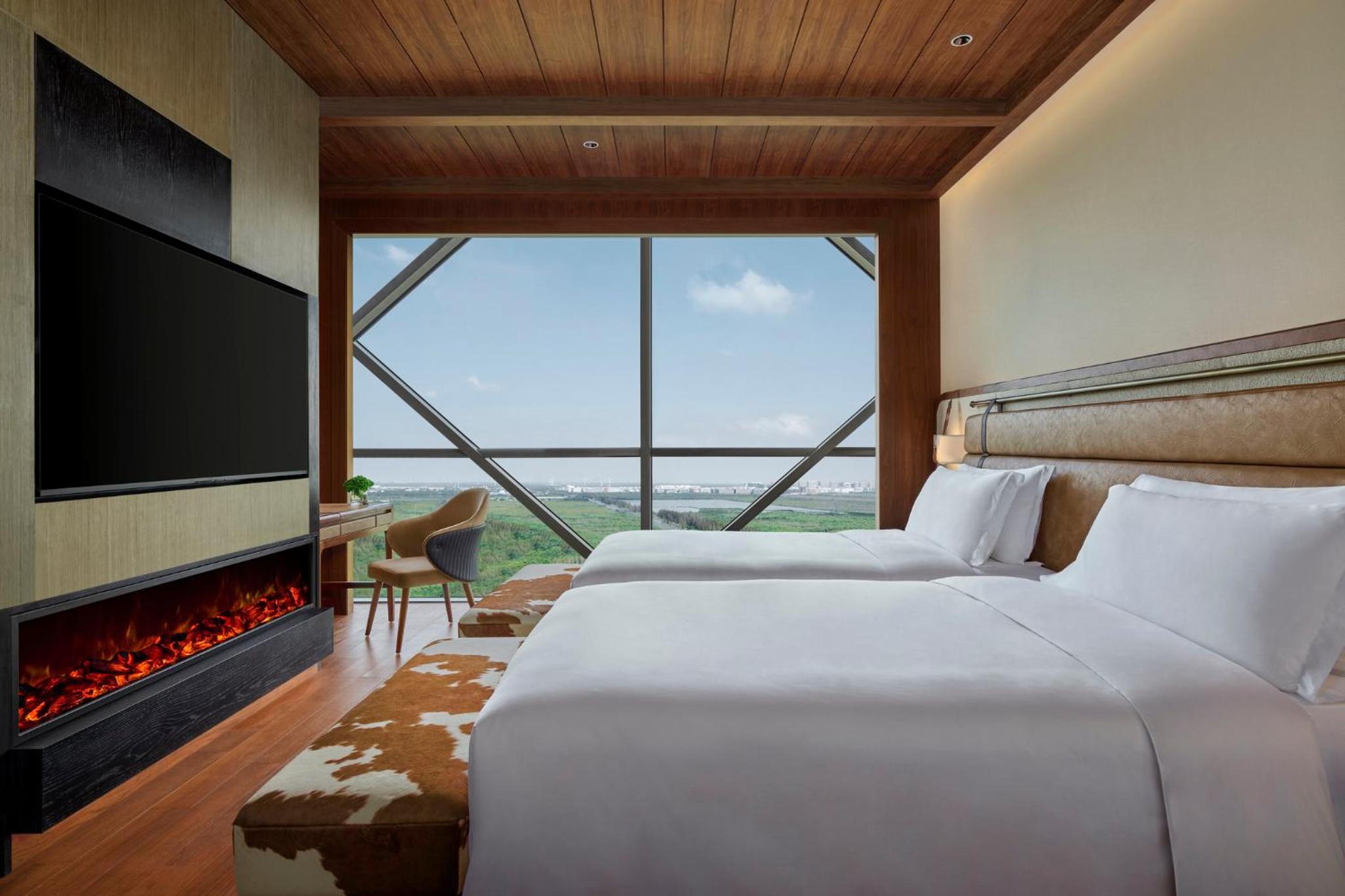 Two-Bedroom Suite with Ski Concierge thumbnail 5