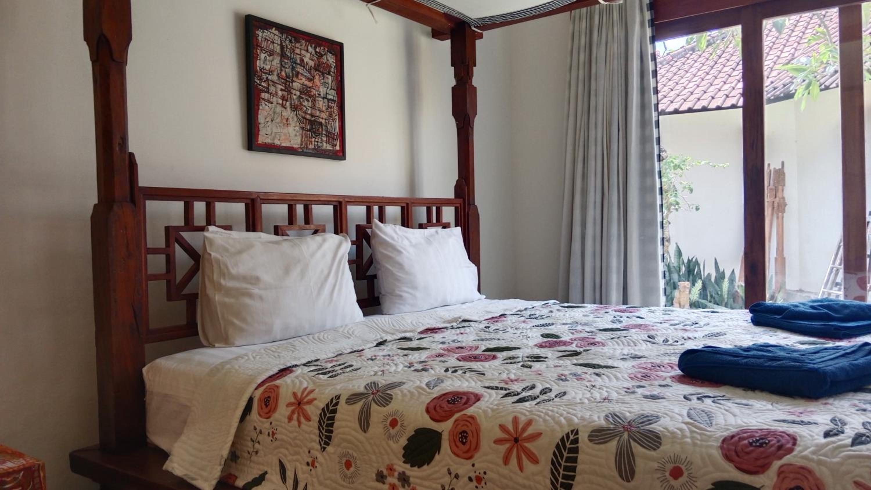 Cottage with Garden View - Photo 1