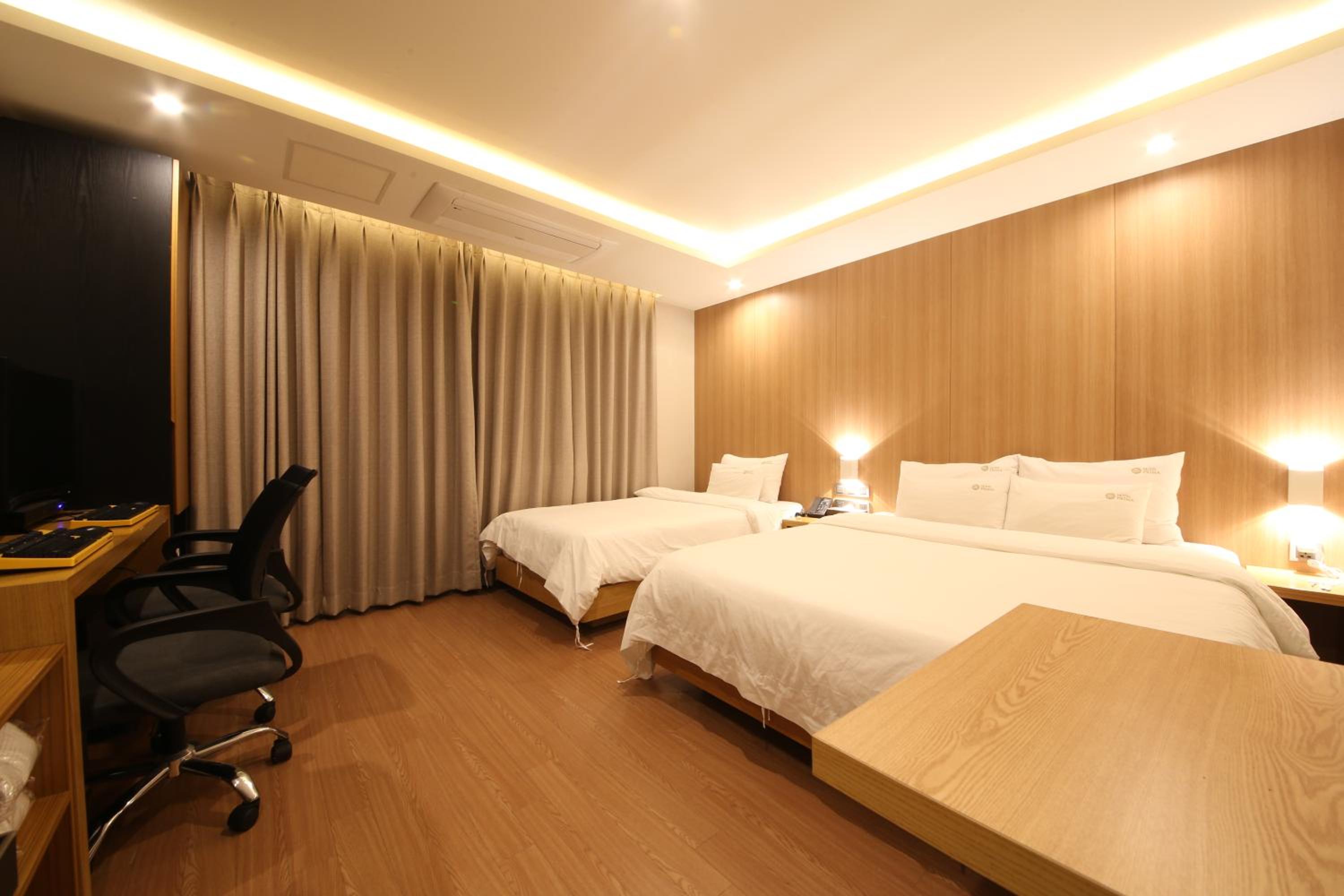 Deluxe Twin Room - Photo 1
