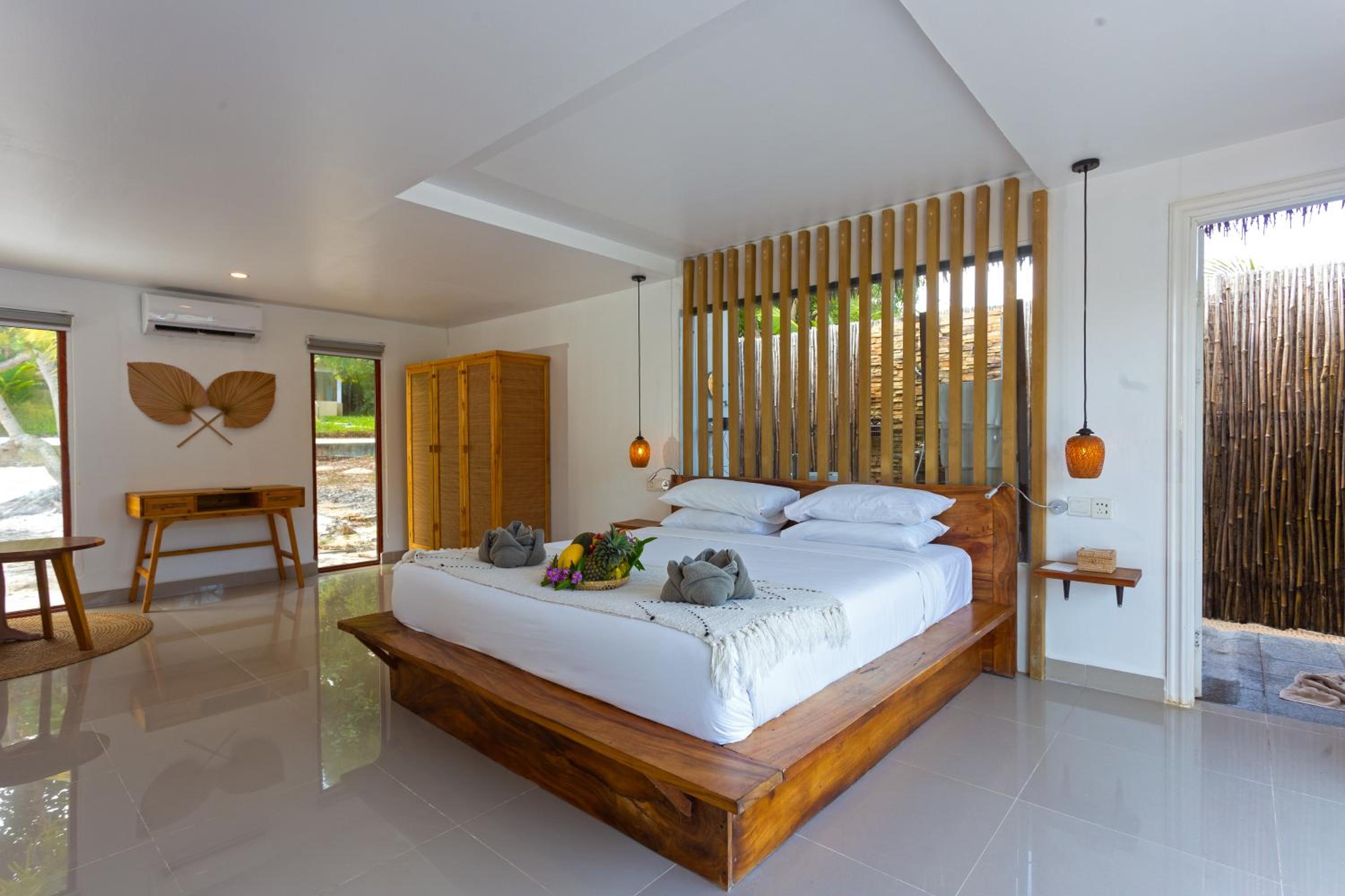 Deluxe Double Room with Balcony and Sea View - Photo 1