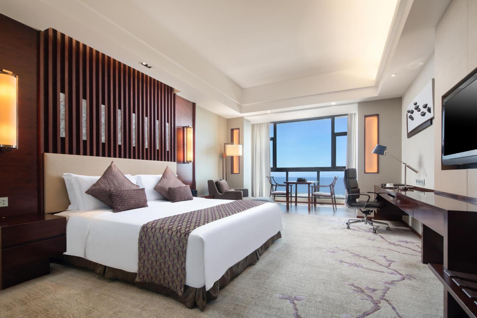 Executive Deluxe Seaview King photo 1