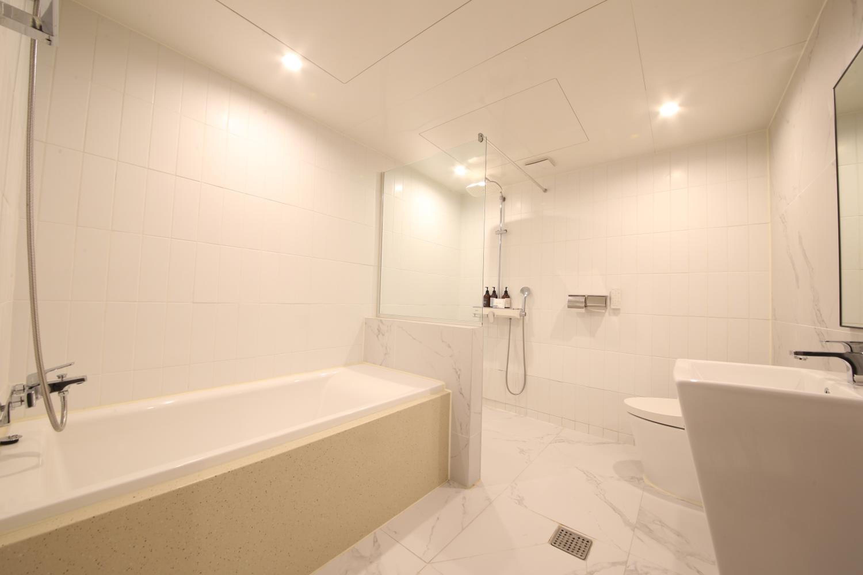 Double Room with 2 Premium High Performance PC - Photo 11