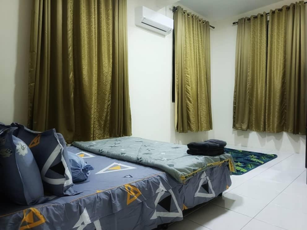 Four-Bedroom House photo 3