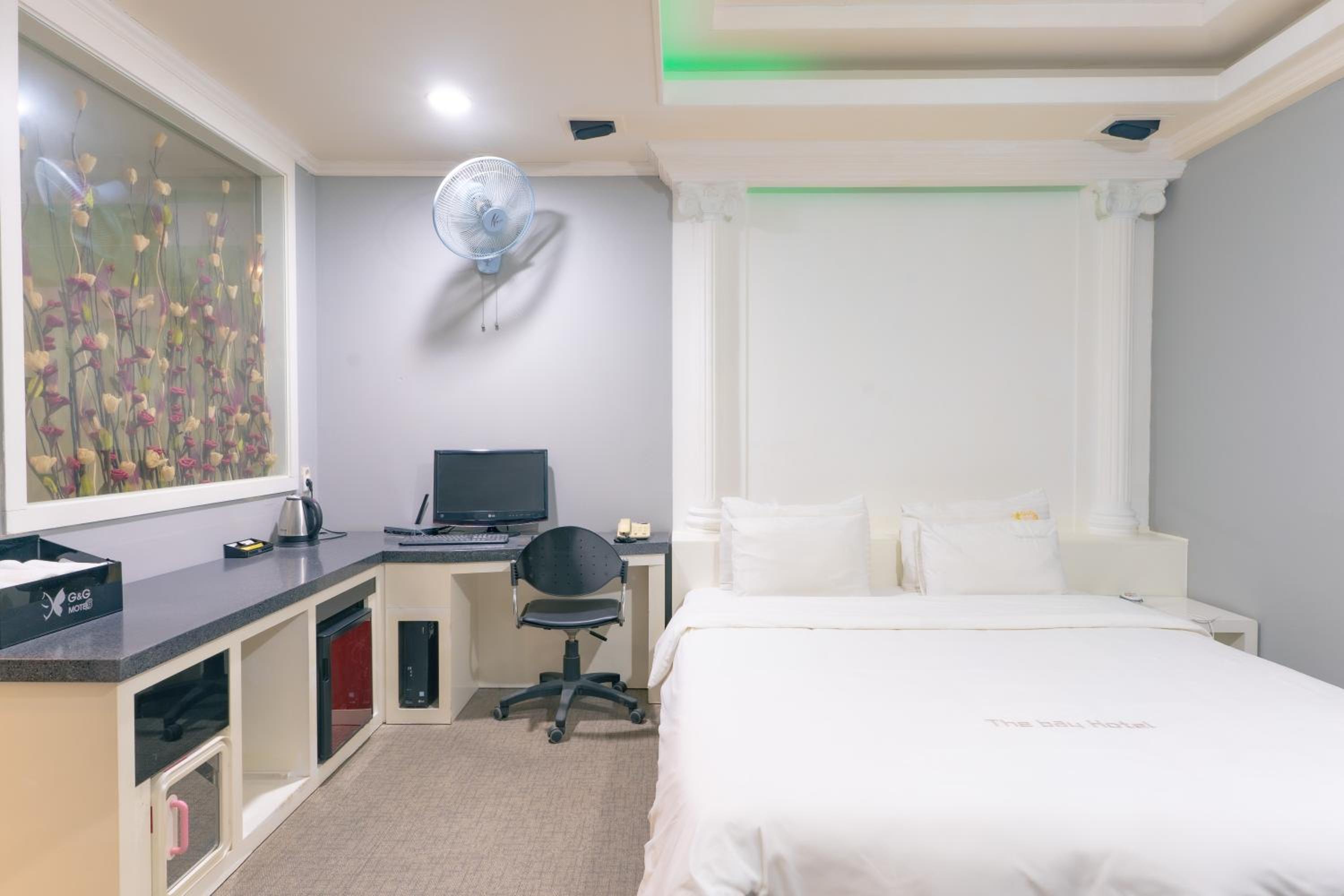 Standard King Room - Photo 1