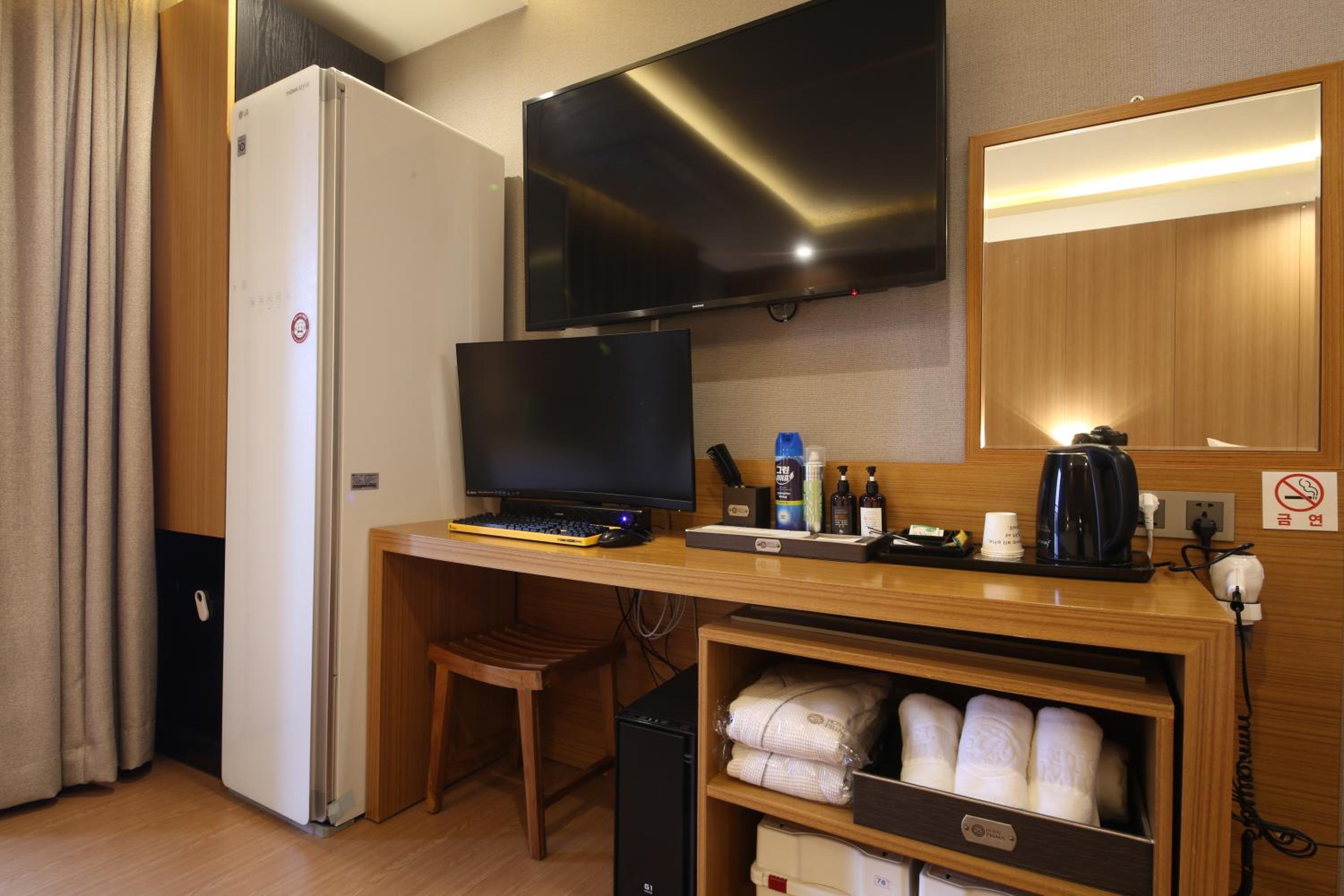 Suite - Photo 12