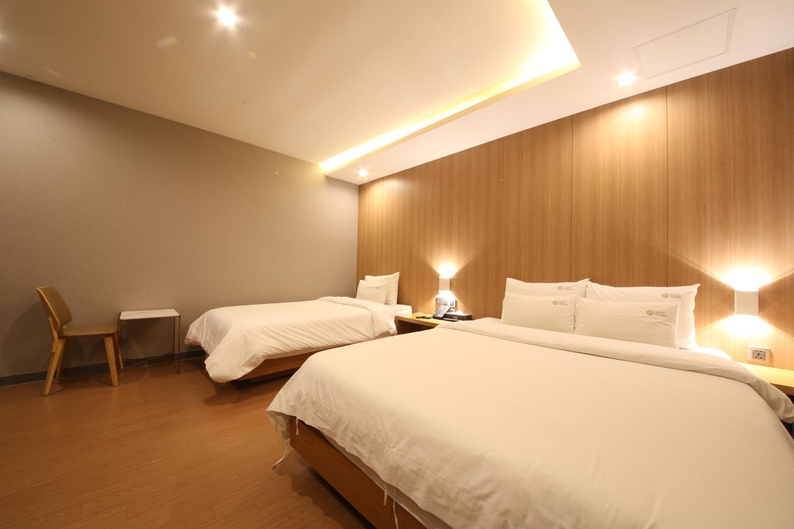 Deluxe Twin Room - Photo 11