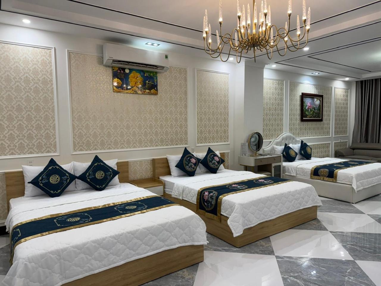 Family Suite with Balcony photo 2
