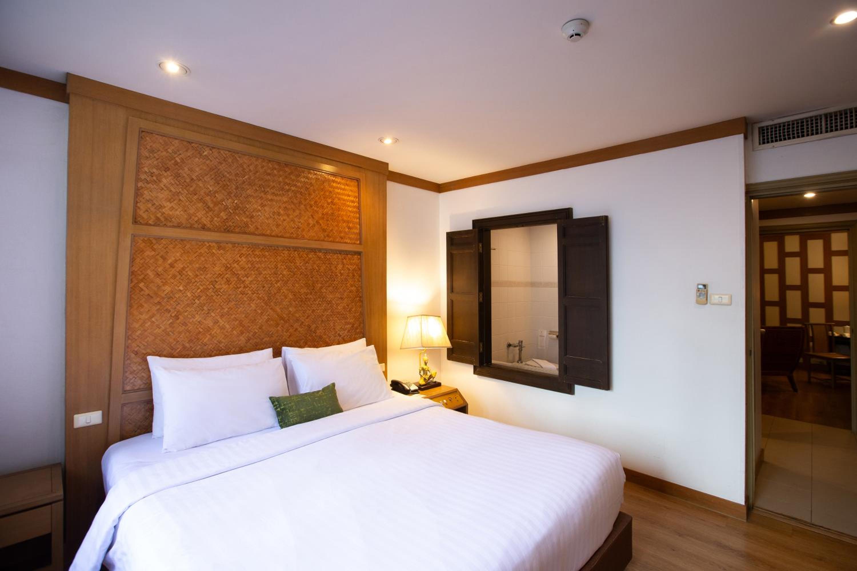 Corner Suite photo 3