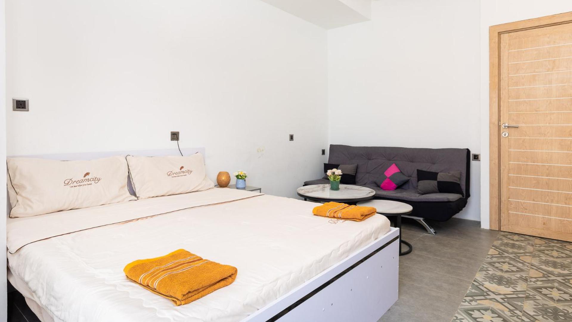 Deluxe Double Room with Balcony - Photo 7