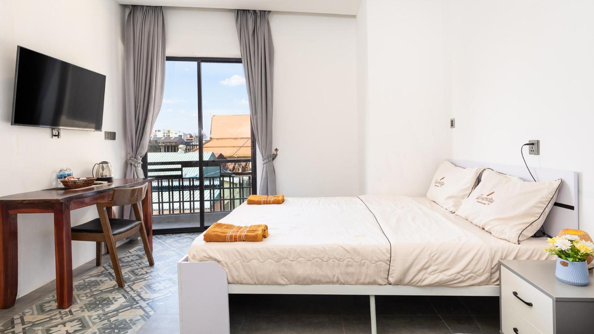 Deluxe Double Room with Balcony - Photo 1