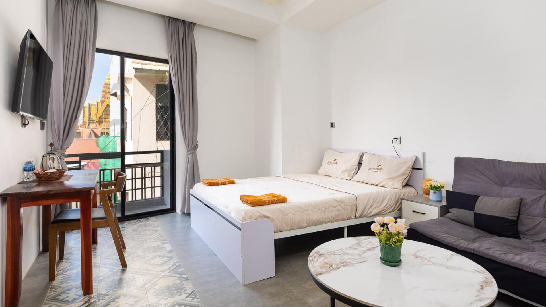 Deluxe Double Room with Balcony - Photo 5