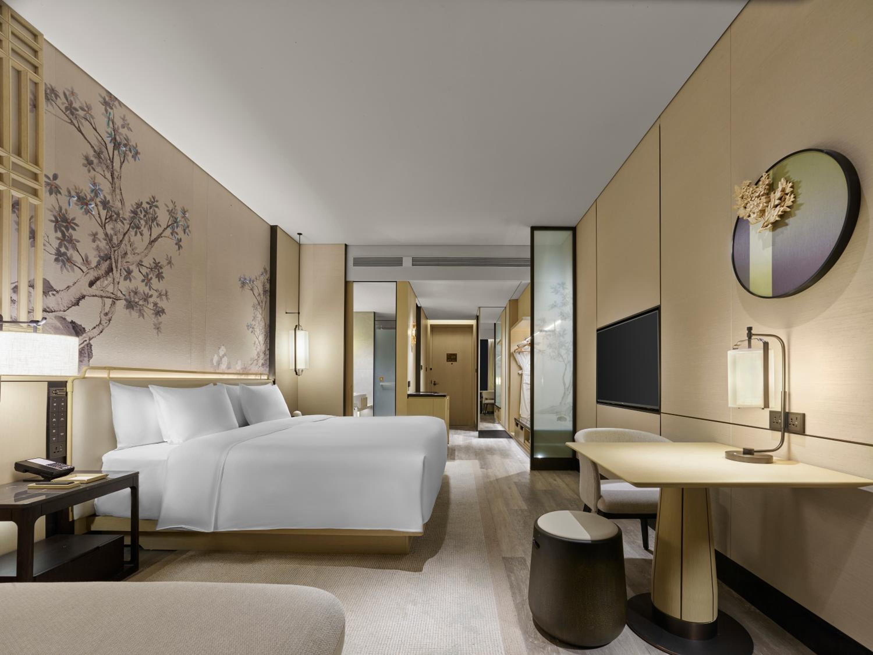 Blooms View King Room