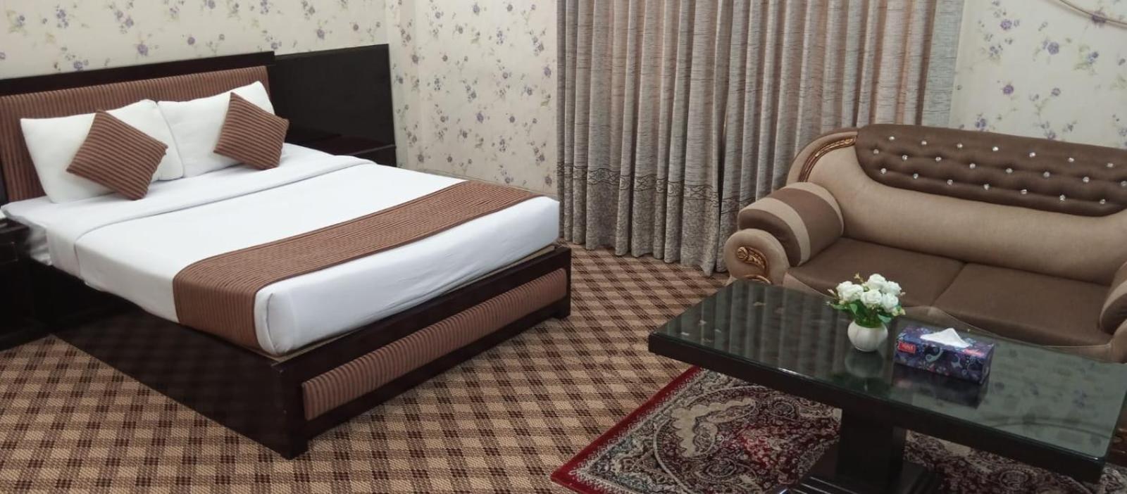 Deluxe Family Room