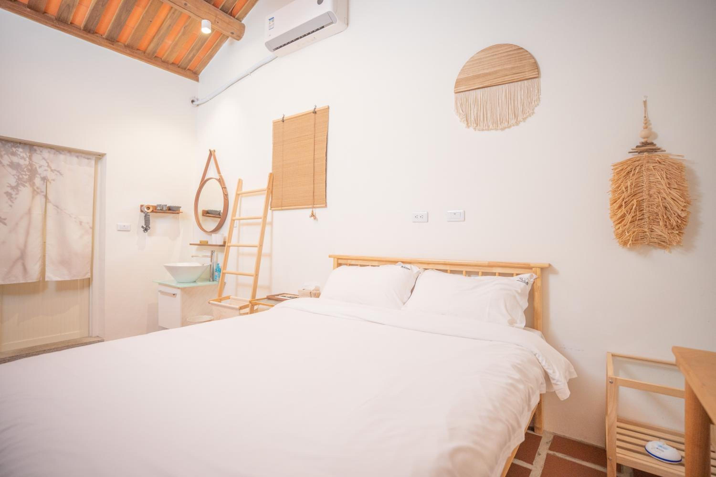 Double Room with Private Bathroom - Photo 1