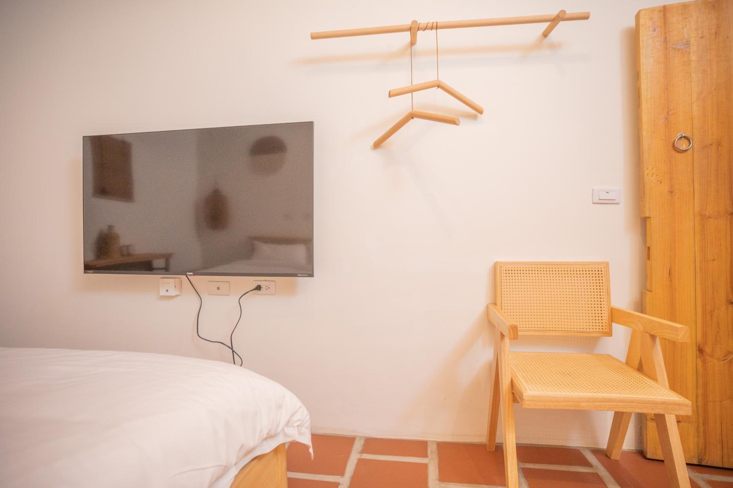 Double Room with Private Bathroom - Photo 6