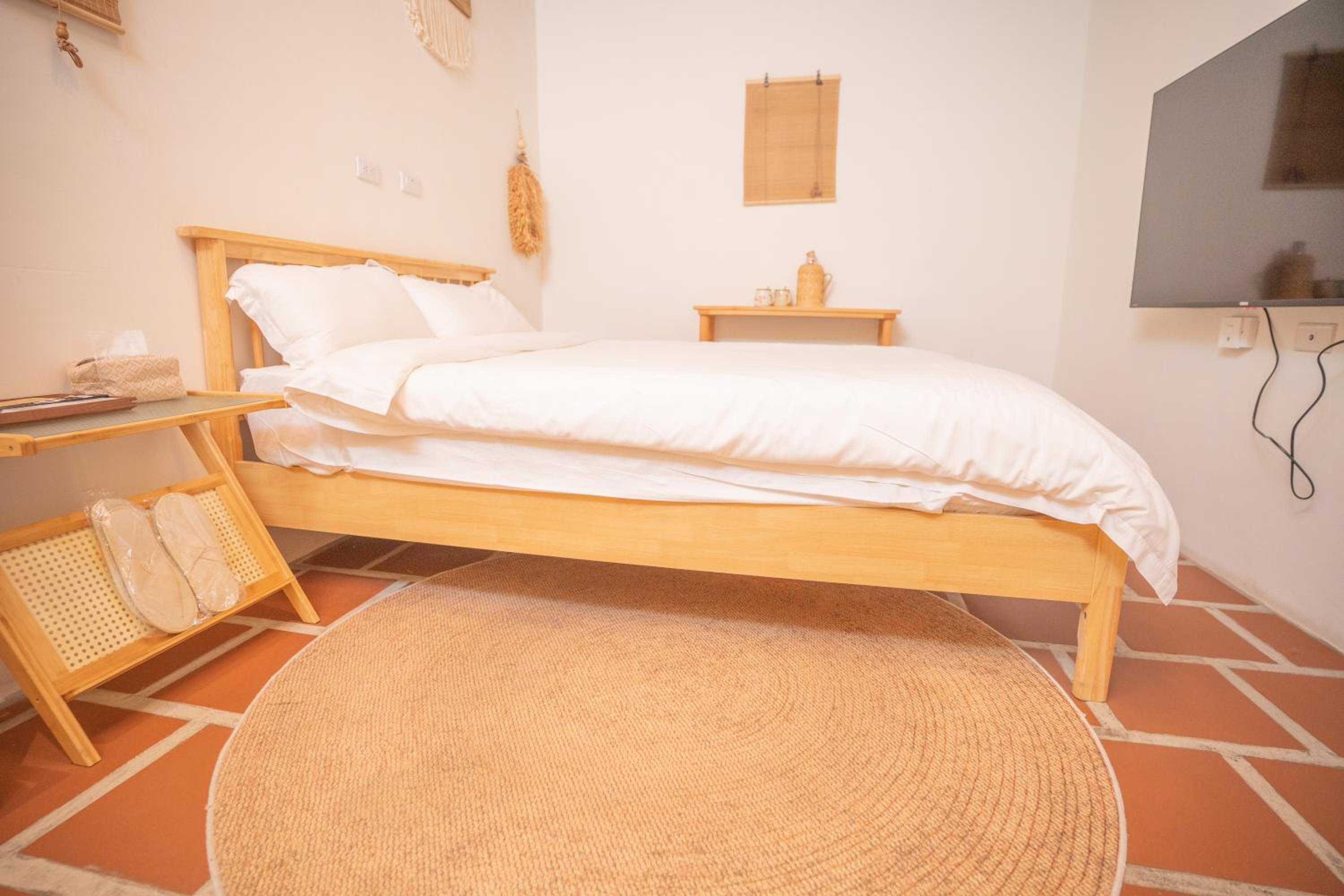 Double Room with Private Bathroom - Photo 13