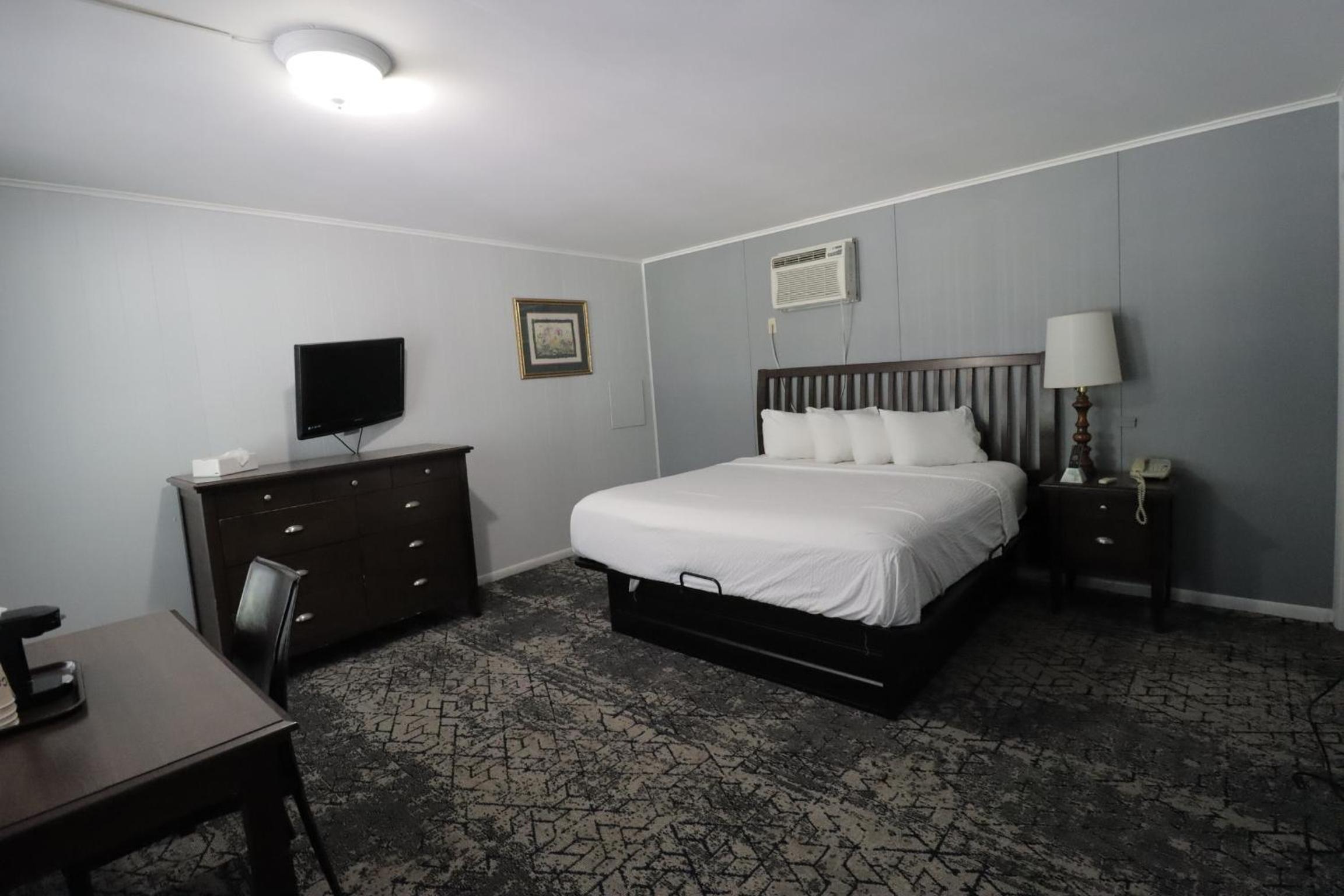 King Room - Non-Smoking - Photo 1