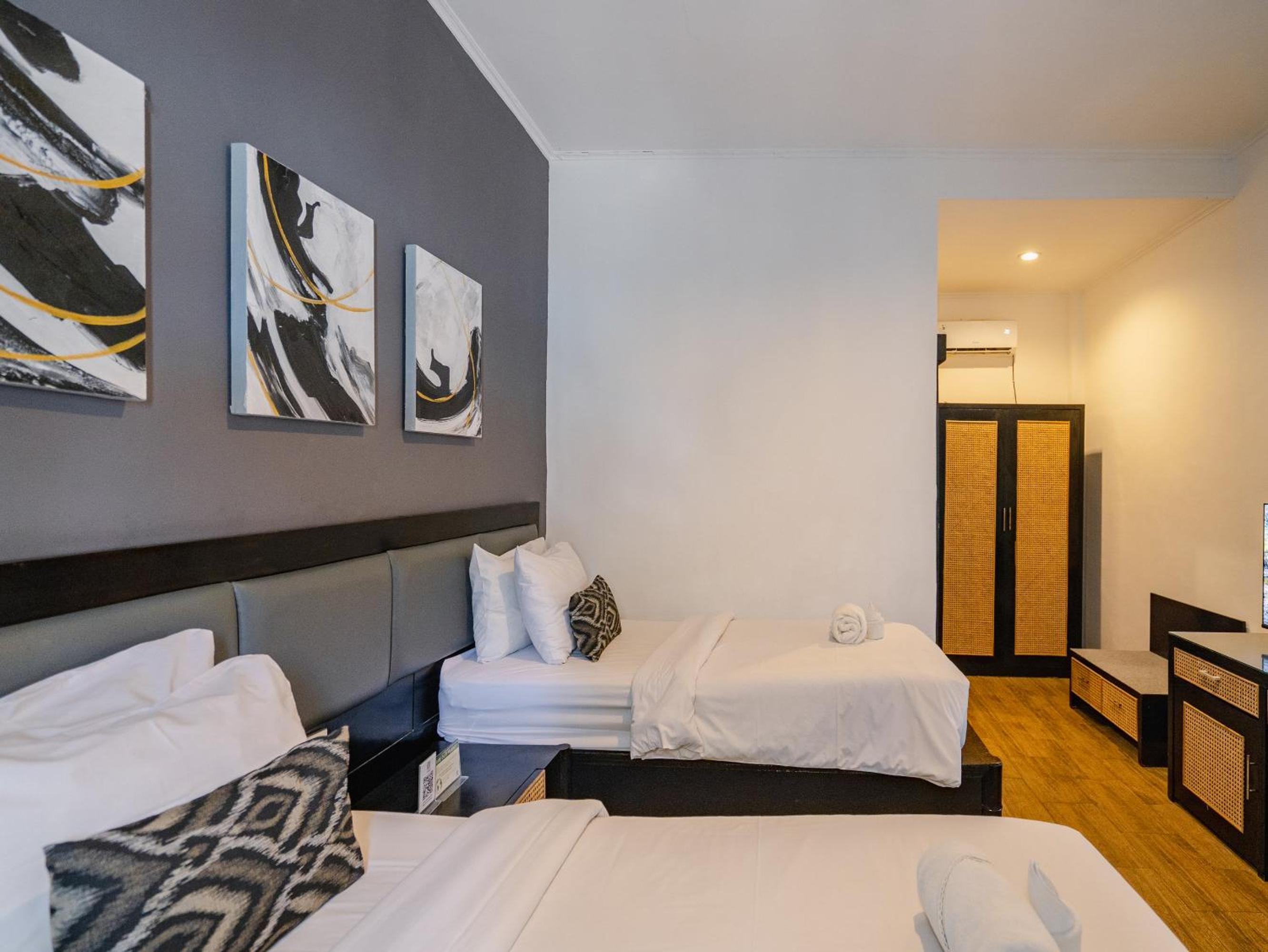 Superior Double or Twin Room with Pool View - Photo 3