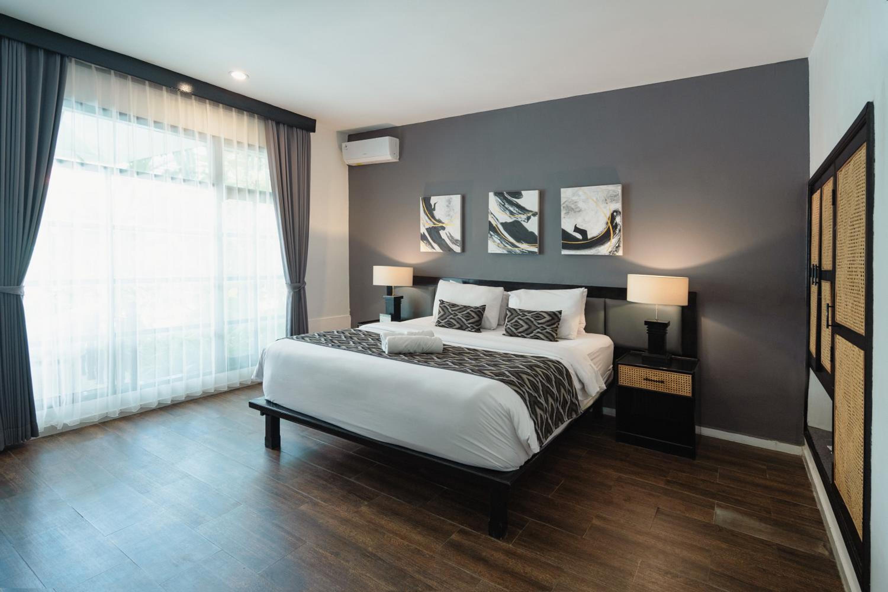 Superior Double or Twin Room with Pool View - Photo 5