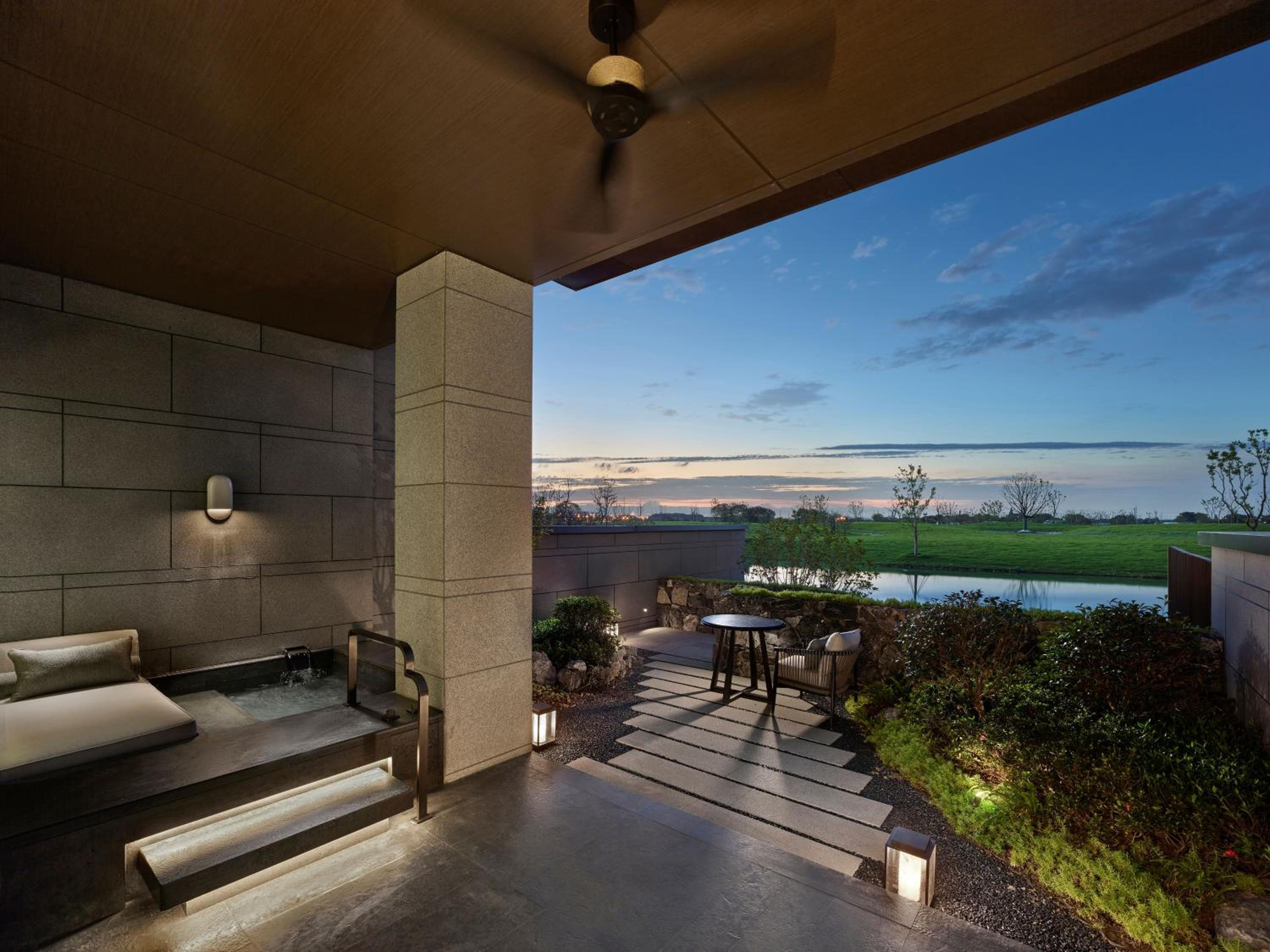 Lakefront Pool Deluxe King Room