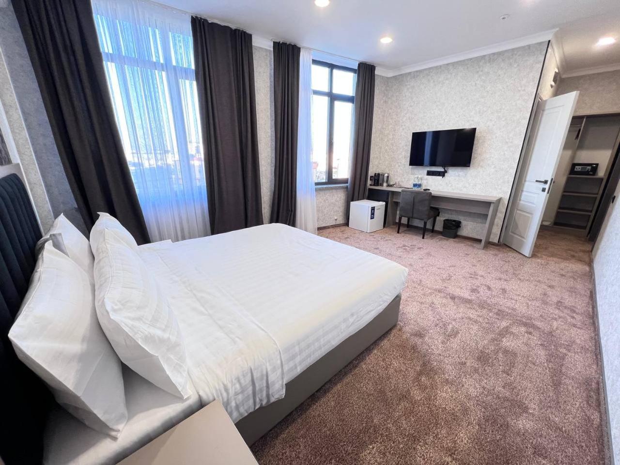 Superior King Suite photo 2