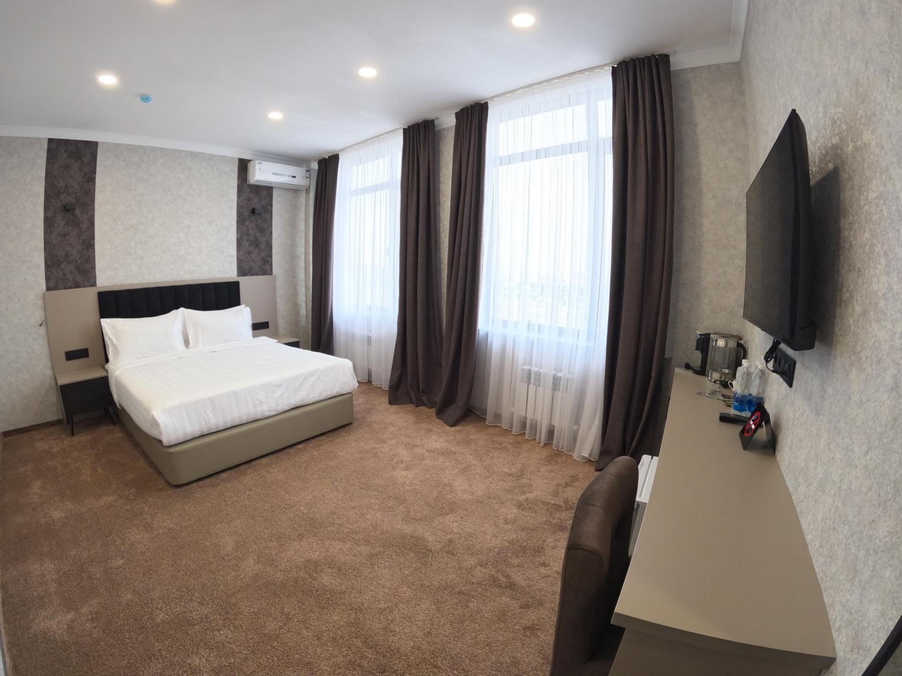 Superior King Suite photo 3