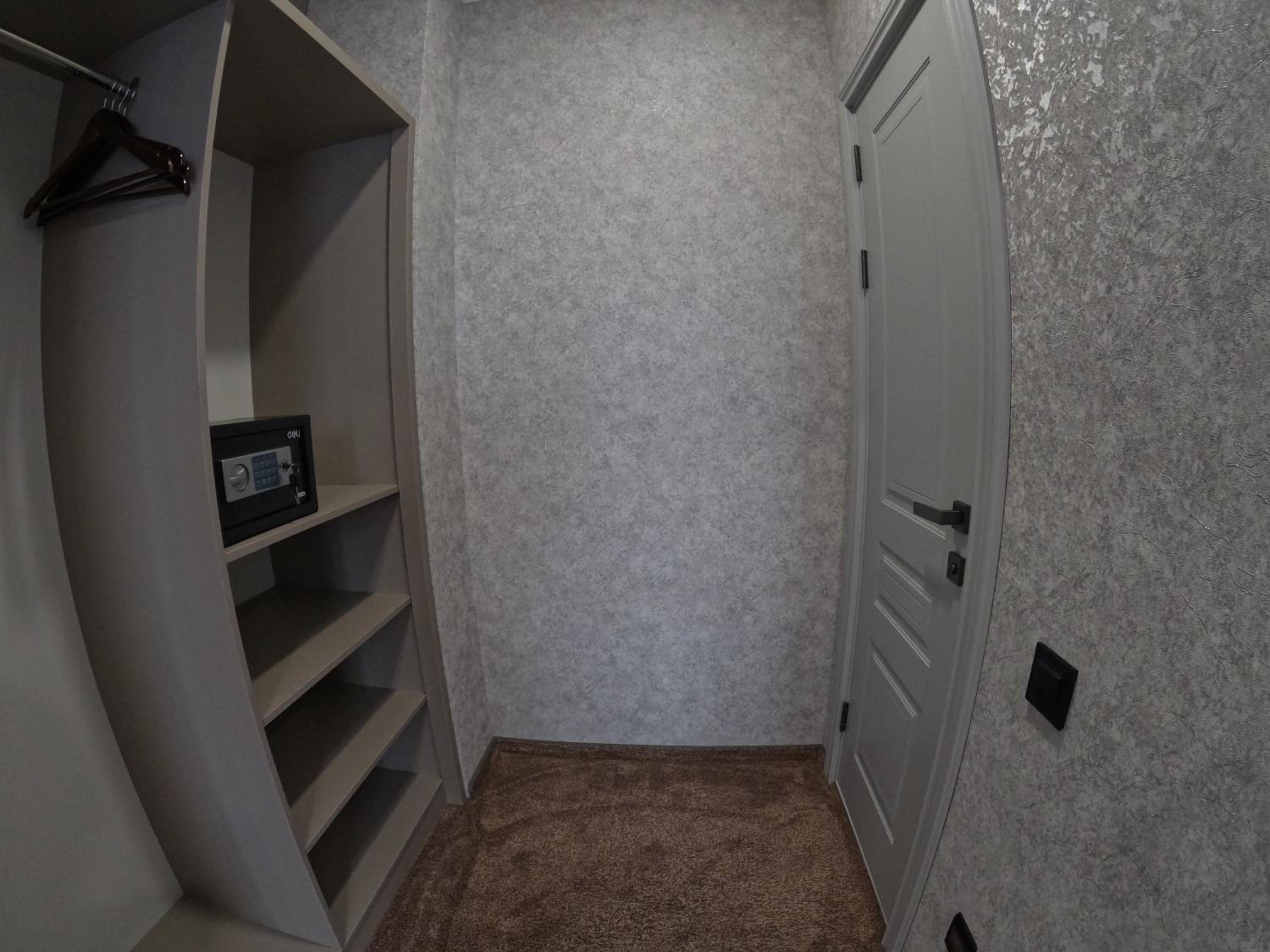Family Room - Photo 5