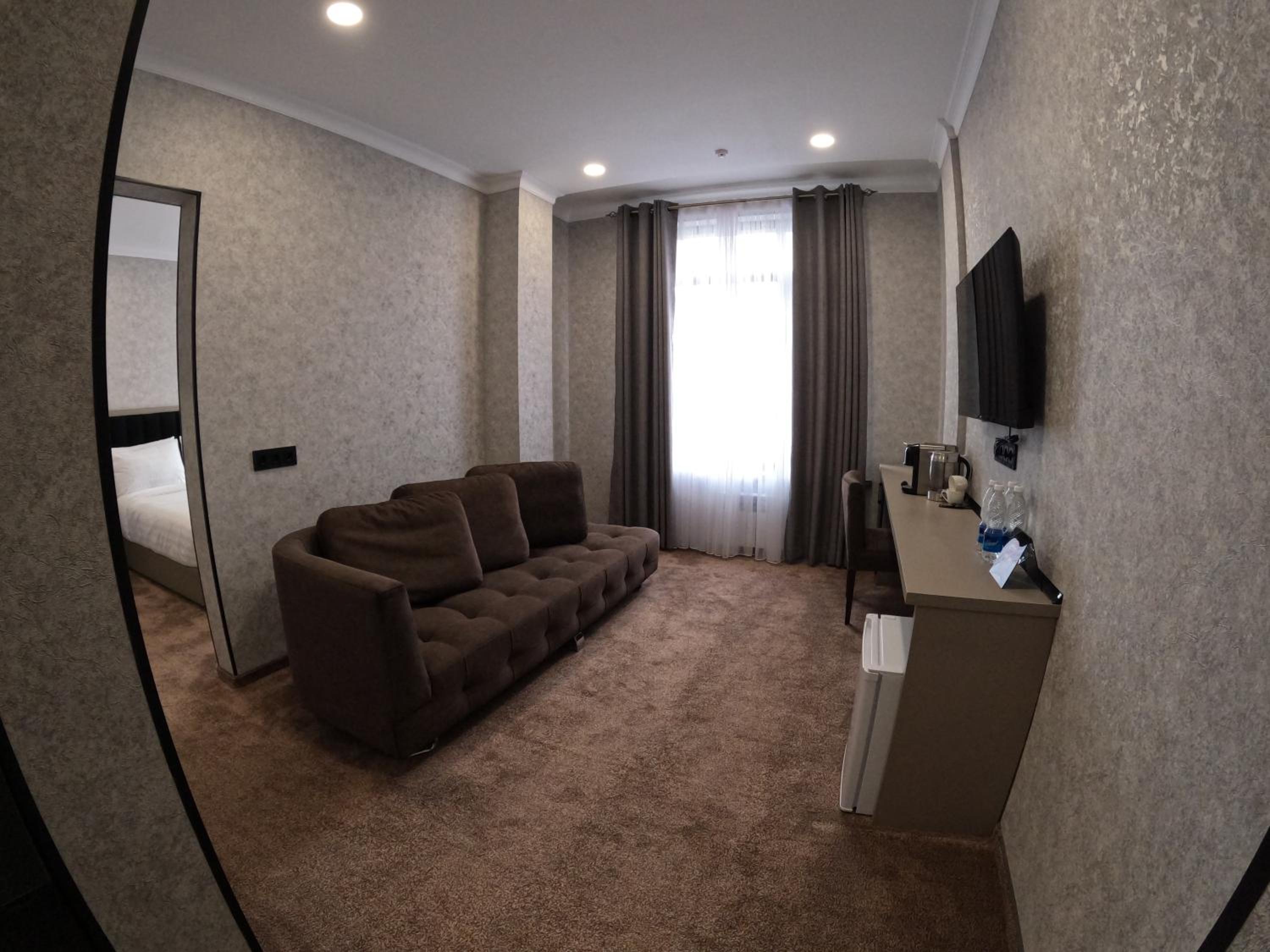 Family Room - Photo 4
