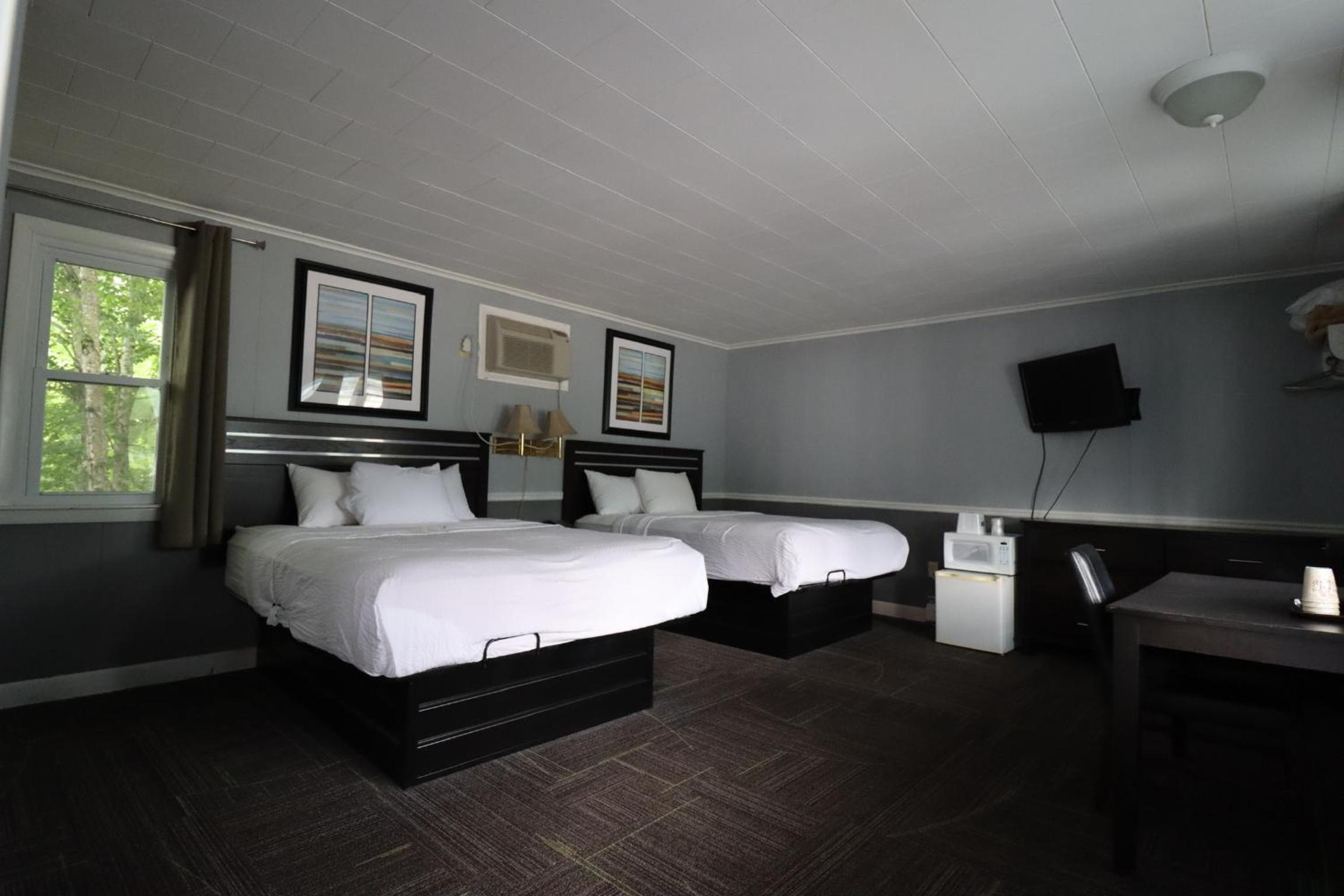 Queen Room with Two Queen Beds - Non-Smoking - Photo 1