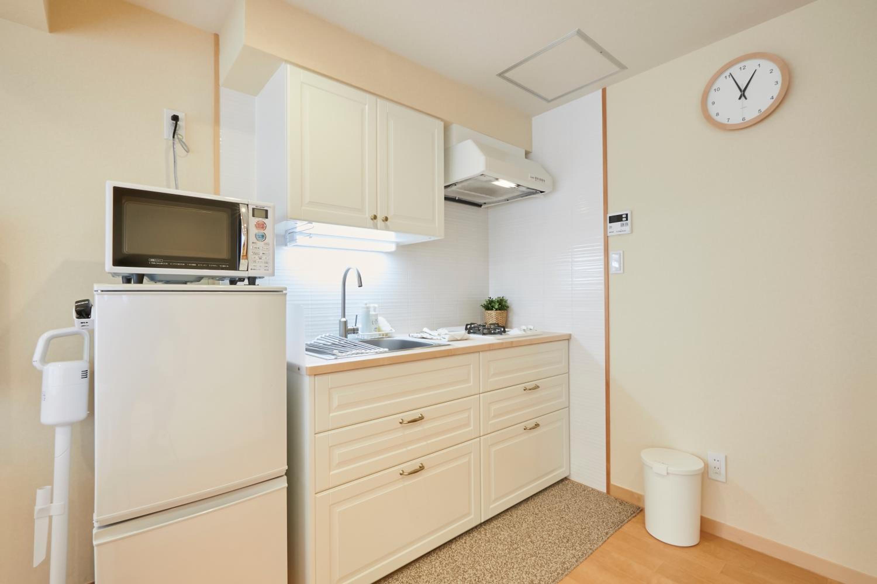 Family Room with Bathroom photo 2