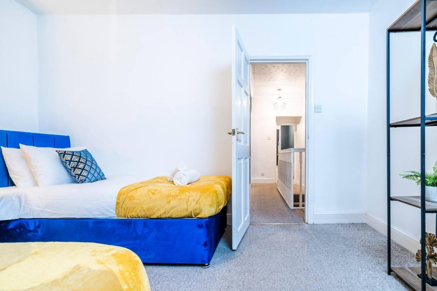 Three-Bedroom House photo 1