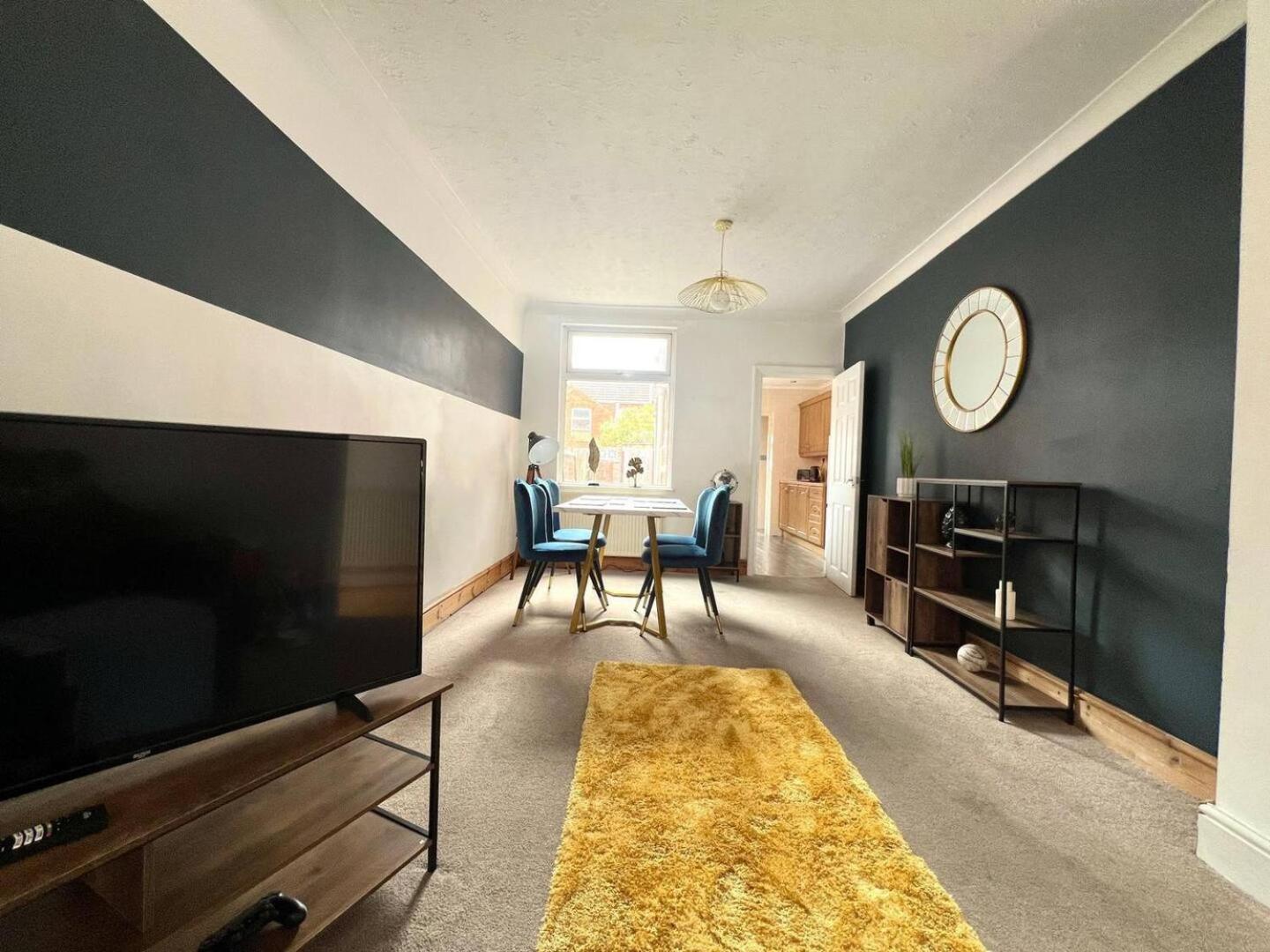 Three-Bedroom House photo 3