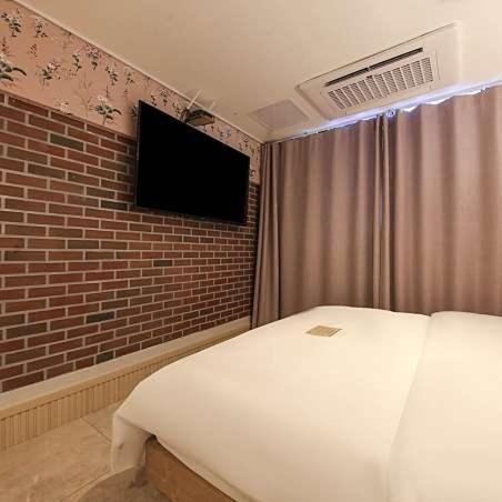 Deluxe Double Room with Bath photo 2