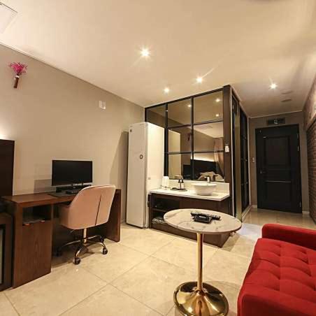 Deluxe Double Room with Bath photo 3